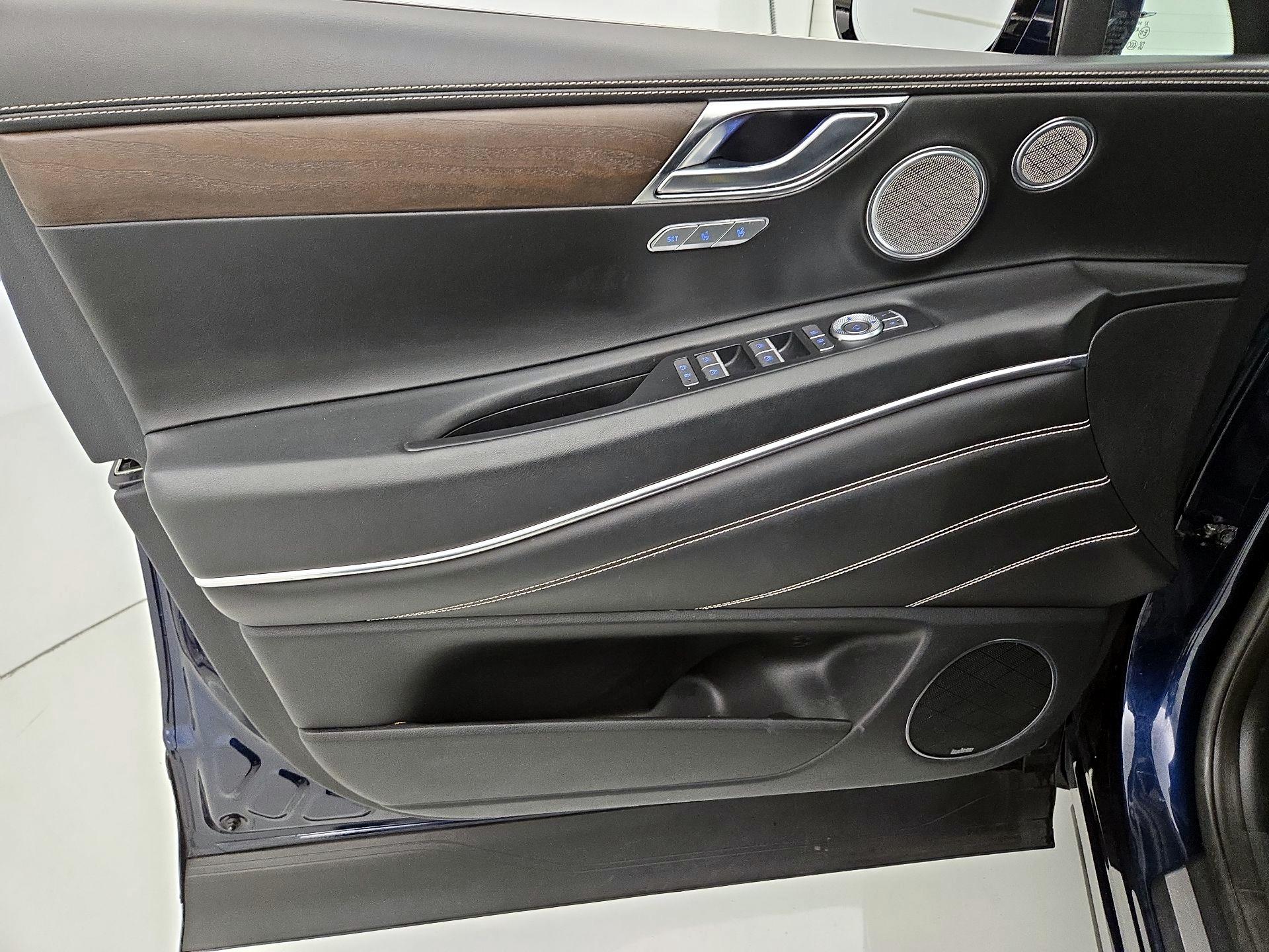 Thumbnail: 2023 Genesis GV80 - 12