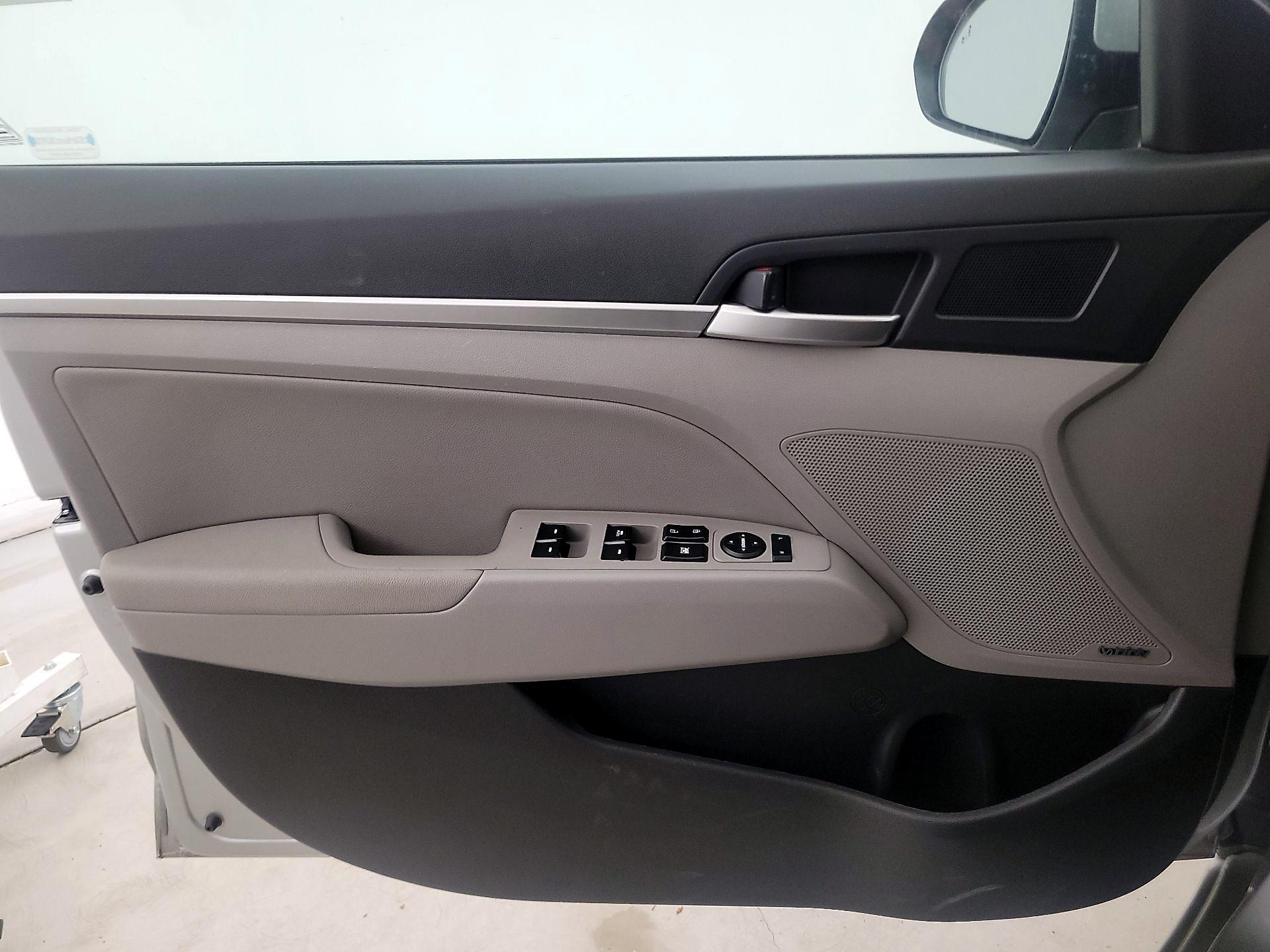 Thumbnail: 2020 Hyundai Elantra - 12