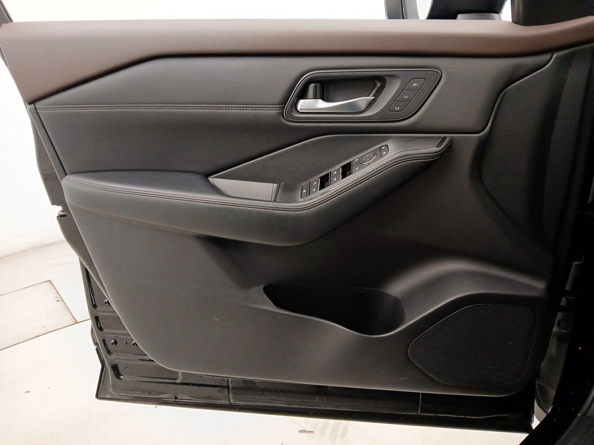 Thumbnail: 2023 Nissan Rogue - 12