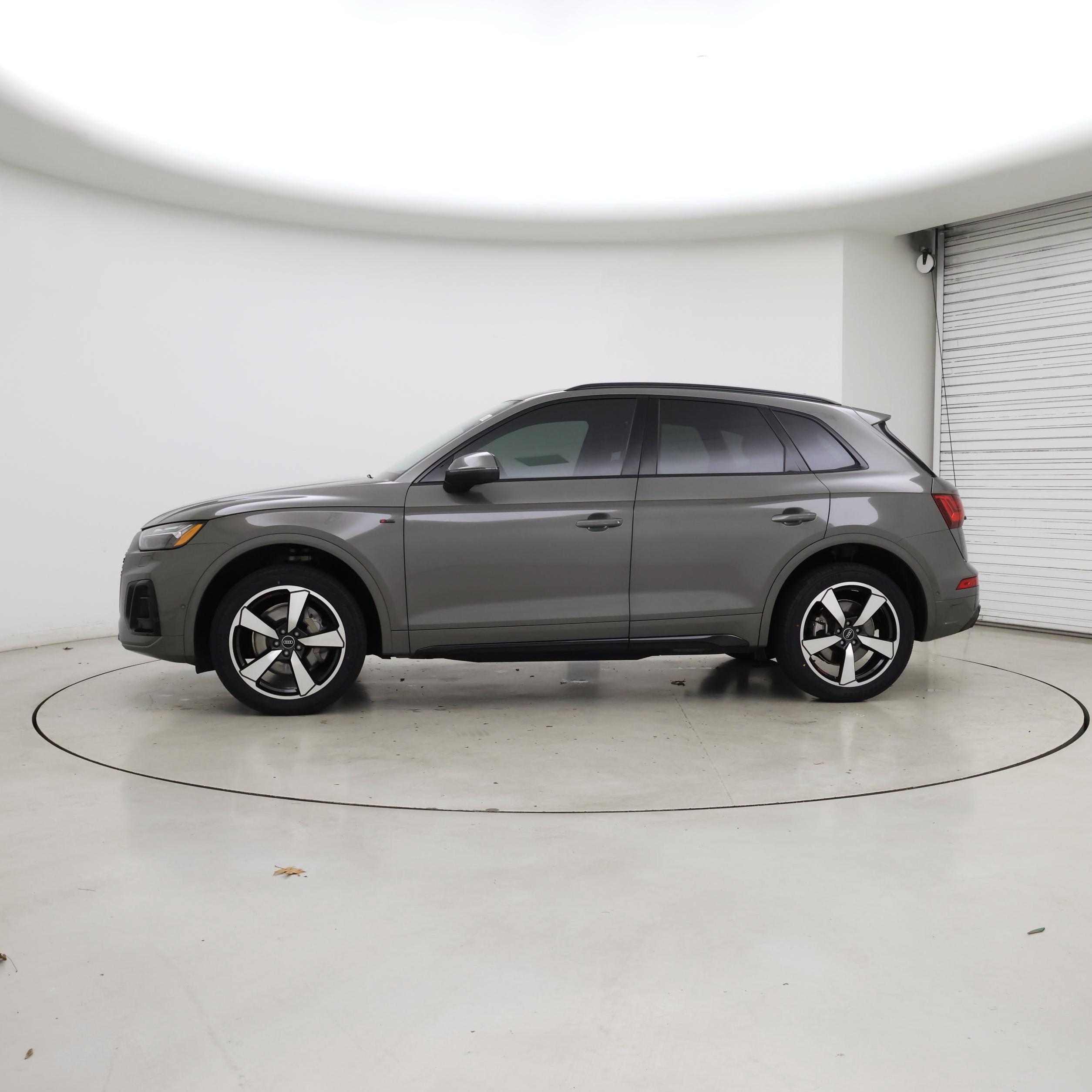 Thumbnail: 2023 Audi Q5 - 3