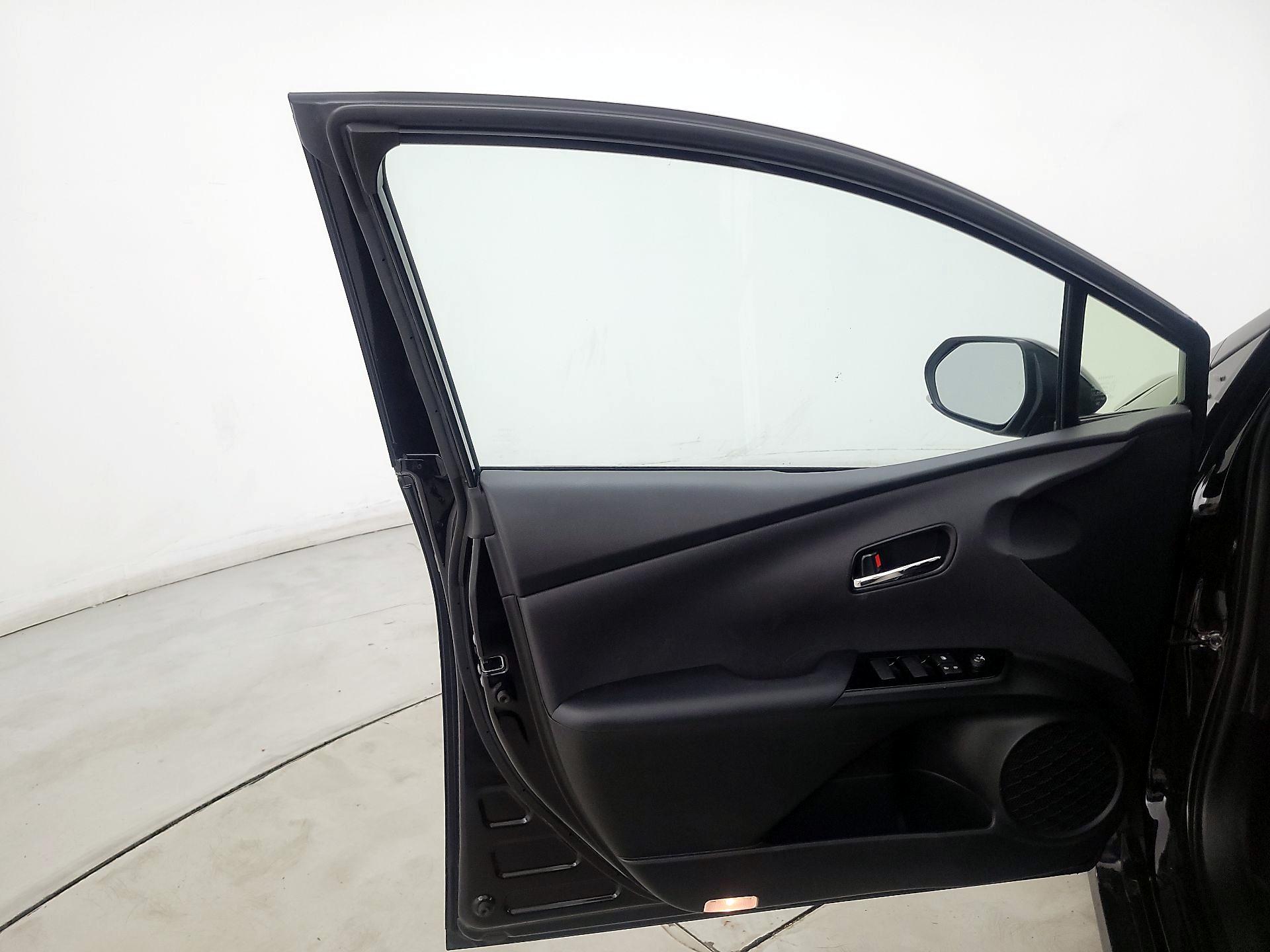 Thumbnail: 2022 Toyota Prius Prime - 12