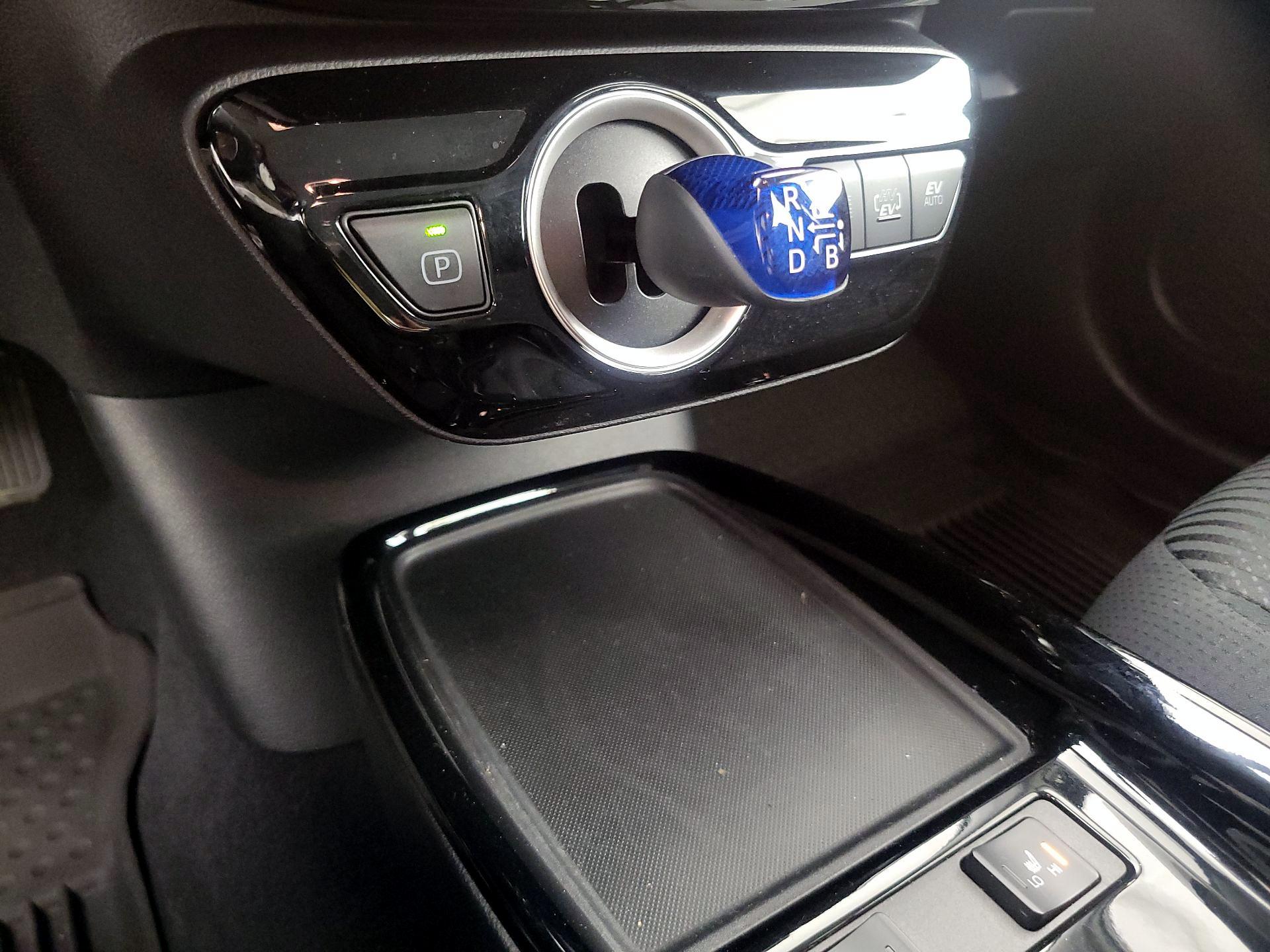 Thumbnail: 2022 Toyota Prius Prime - 17