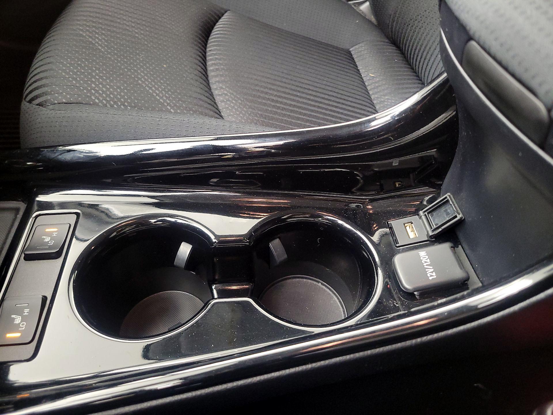 Thumbnail: 2022 Toyota Prius Prime - 18