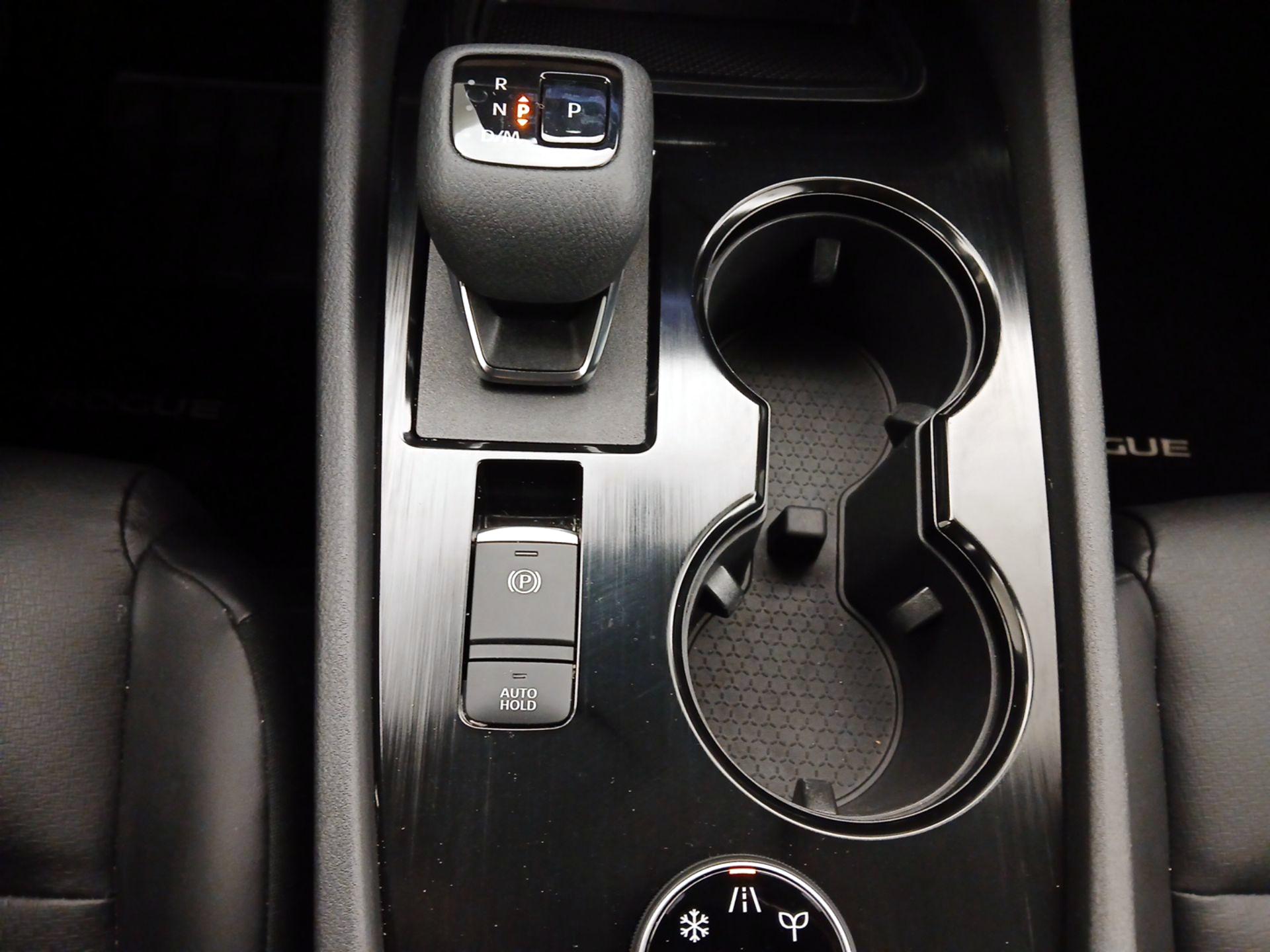 Thumbnail: 2022 Nissan Rogue - 17