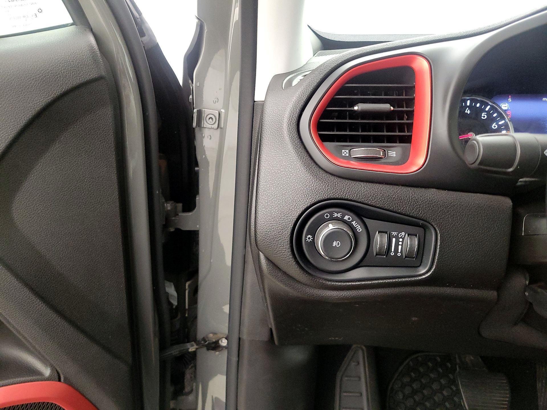 Thumbnail: 2021 Jeep Renegade - 13