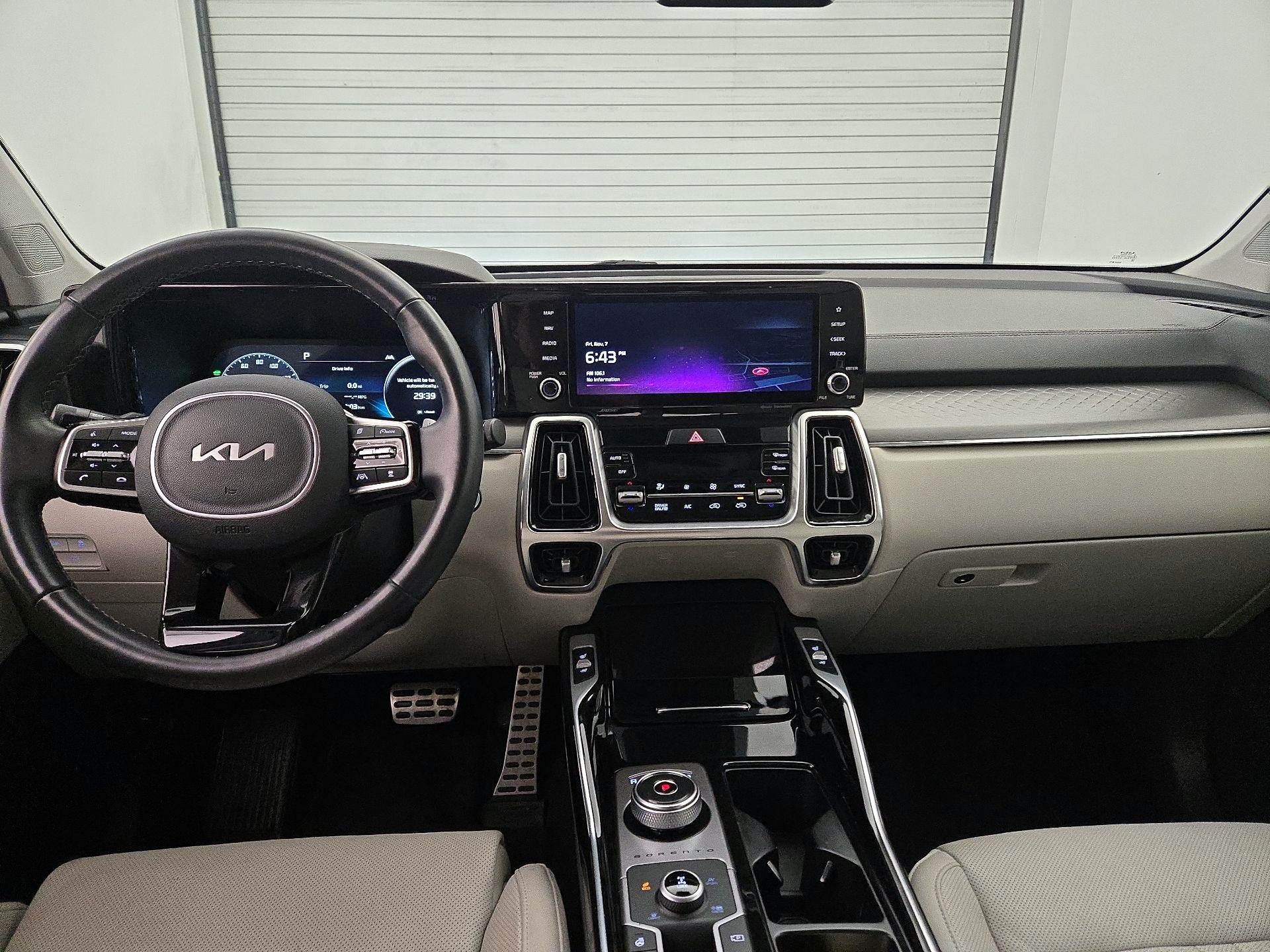 Thumbnail: 2023 Kia Sorento - 9