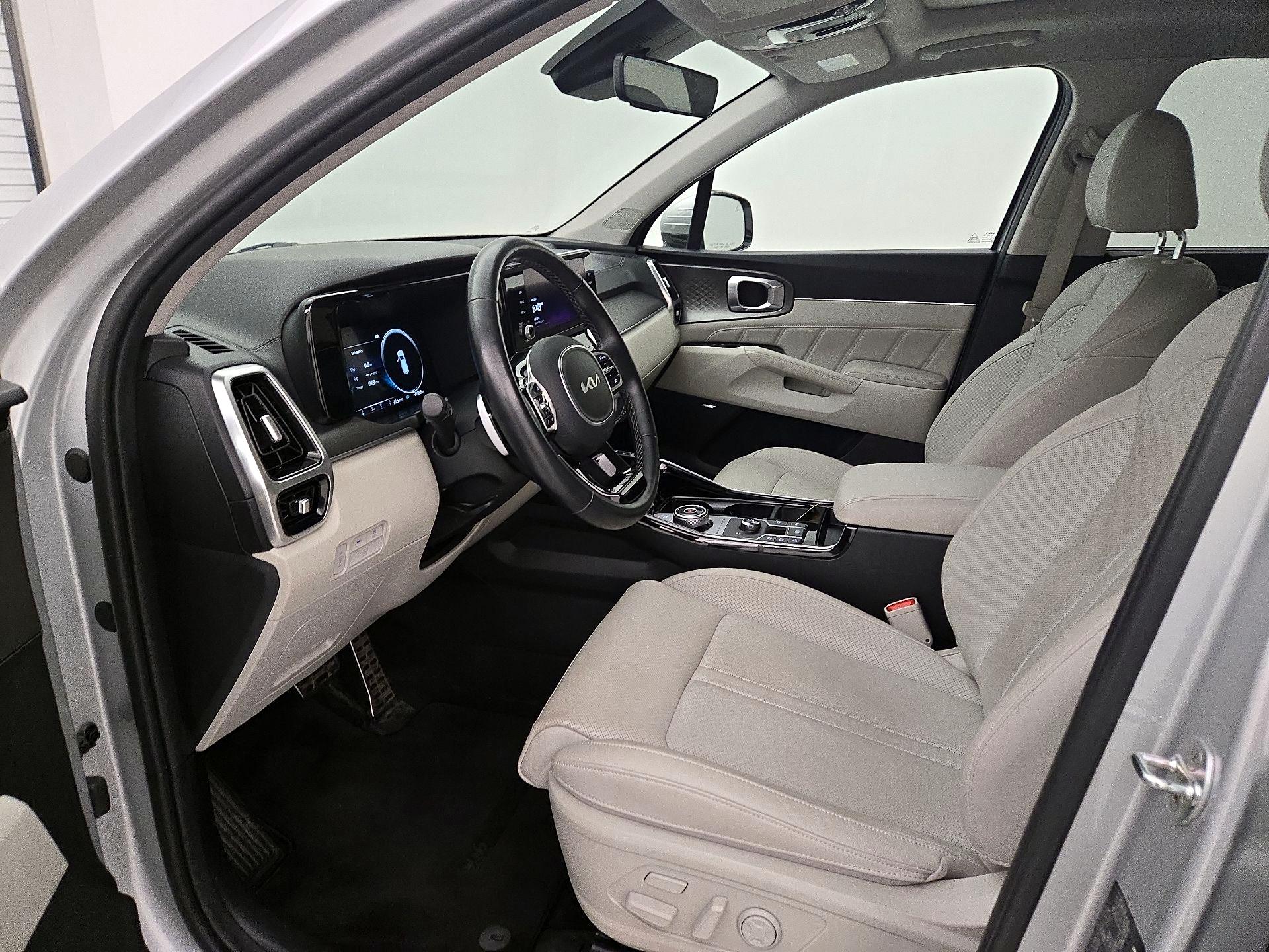 Thumbnail: 2023 Kia Sorento - 11