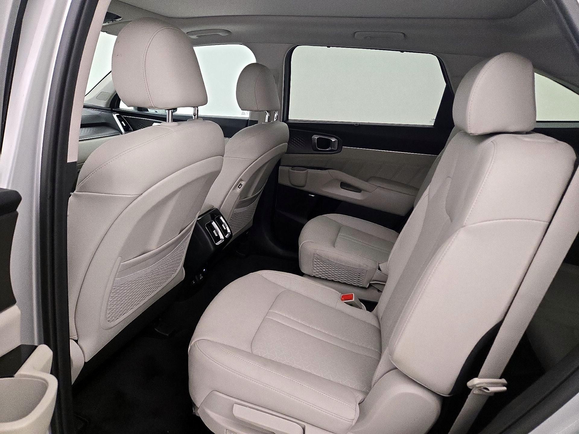 Thumbnail: 2023 Kia Sorento - 18