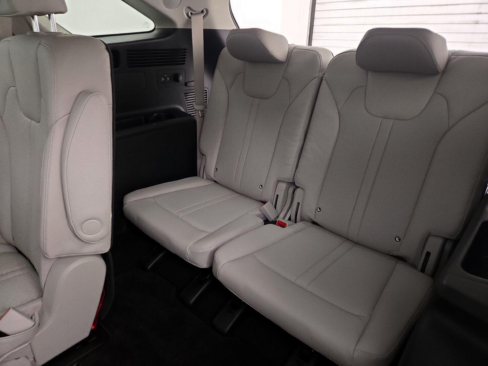 Thumbnail: 2023 Kia Sorento - 19