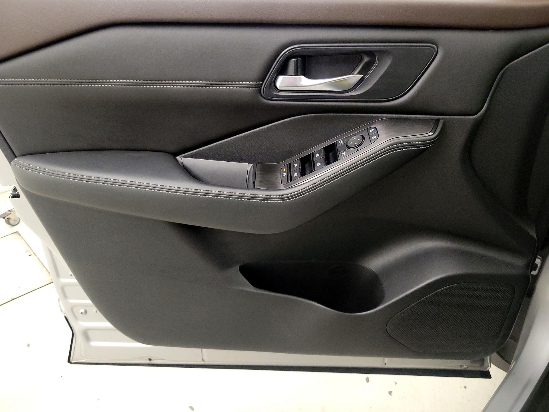 Thumbnail: 2022 Nissan Rogue - 12