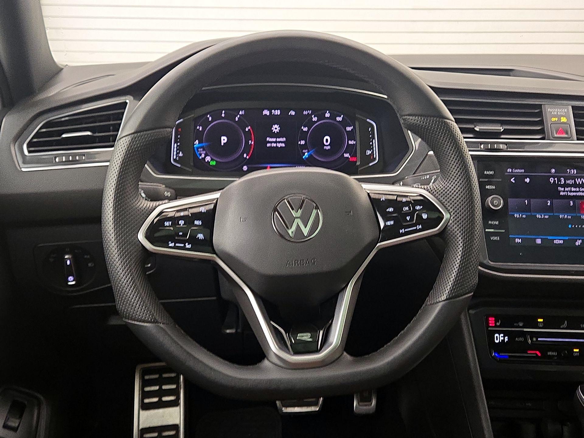 Thumbnail: 2022 Volkswagen Tiguan - 10