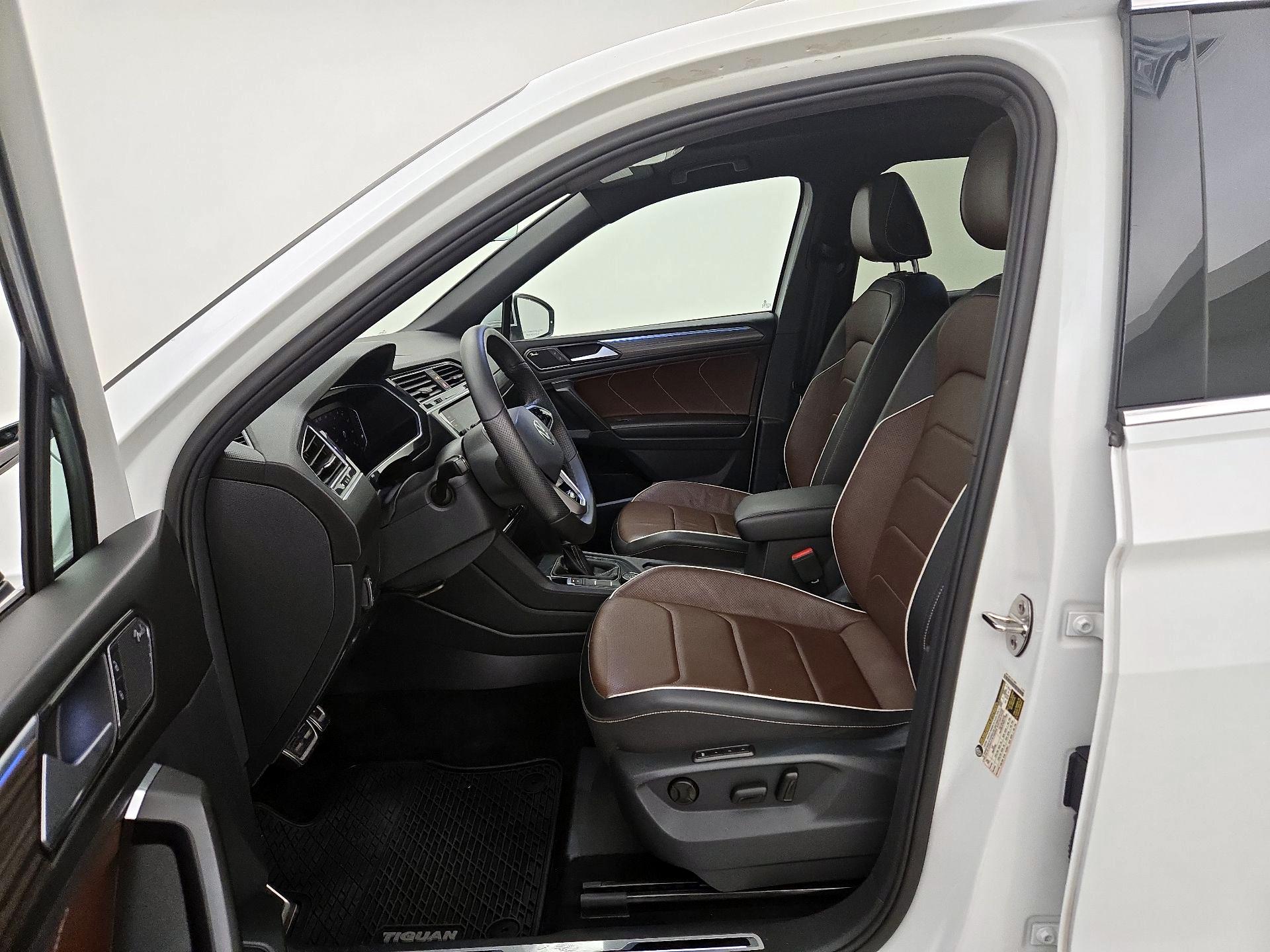 Thumbnail: 2022 Volkswagen Tiguan - 11