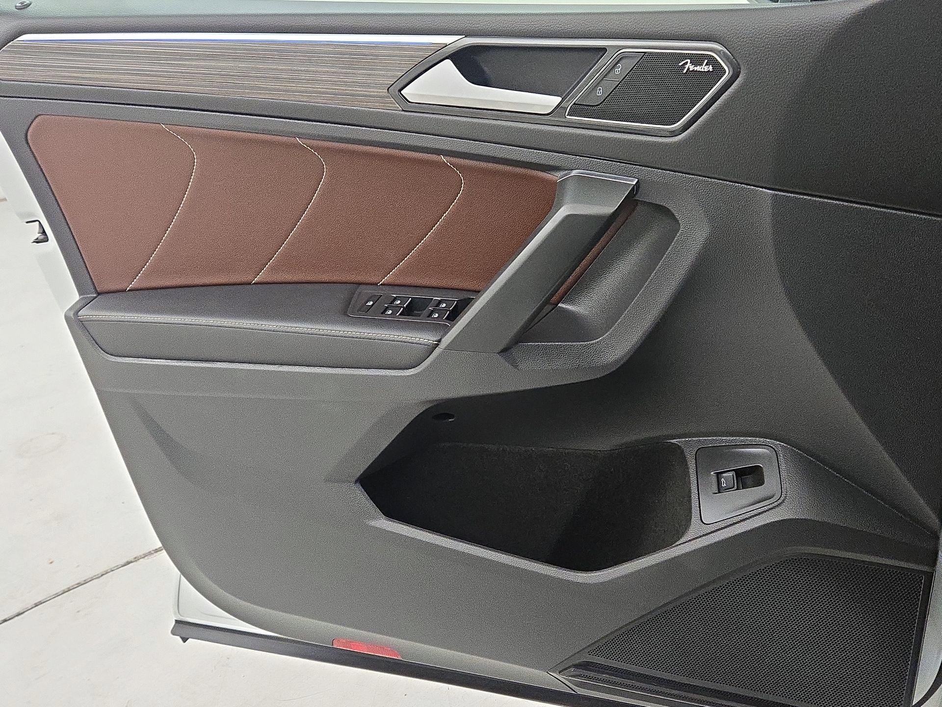 Thumbnail: 2022 Volkswagen Tiguan - 12