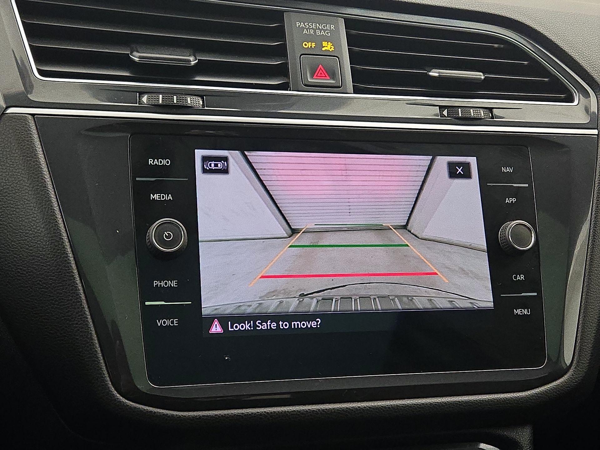 Thumbnail: 2022 Volkswagen Tiguan - 14