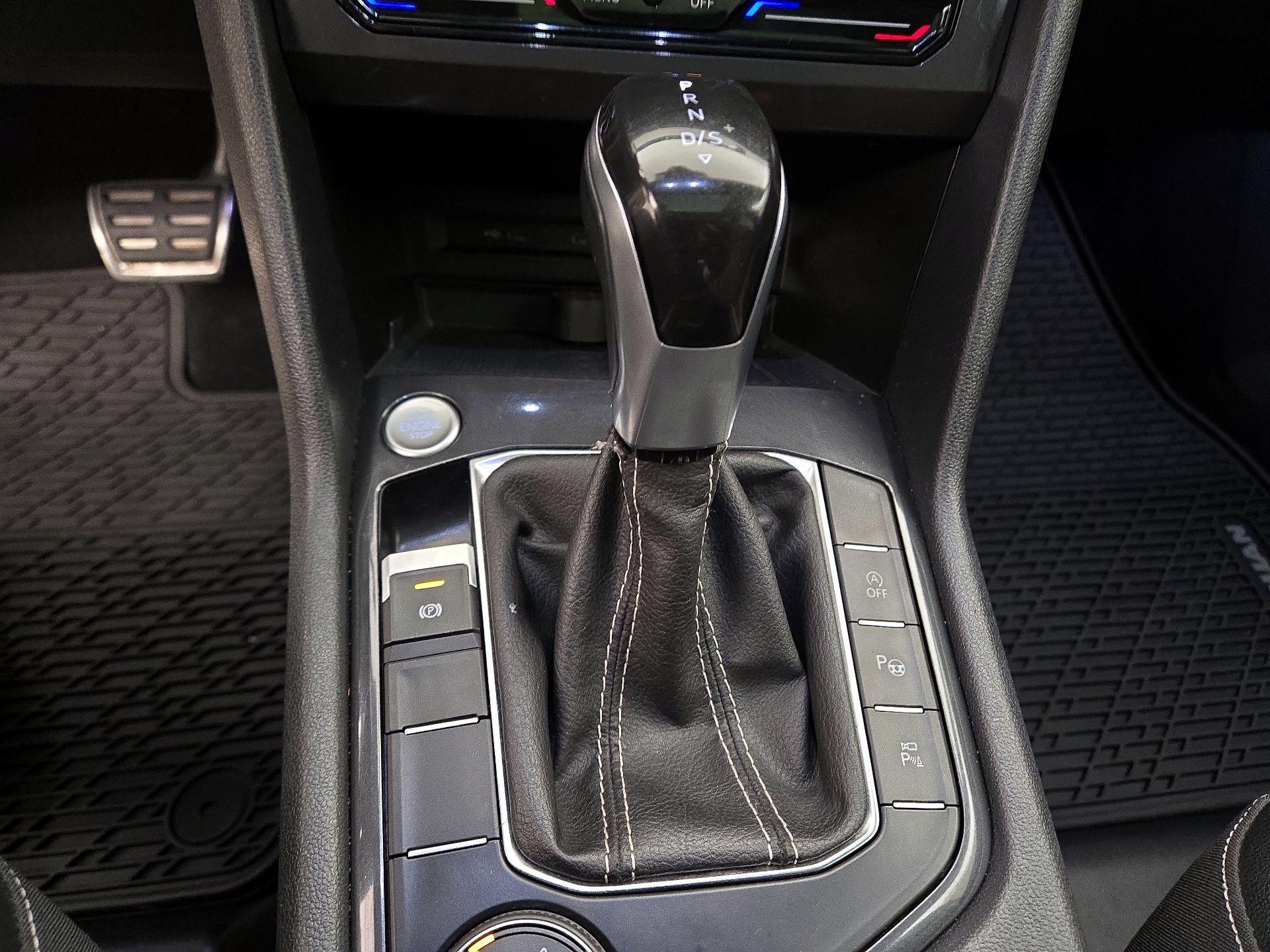 Thumbnail: 2022 Volkswagen Tiguan - 17