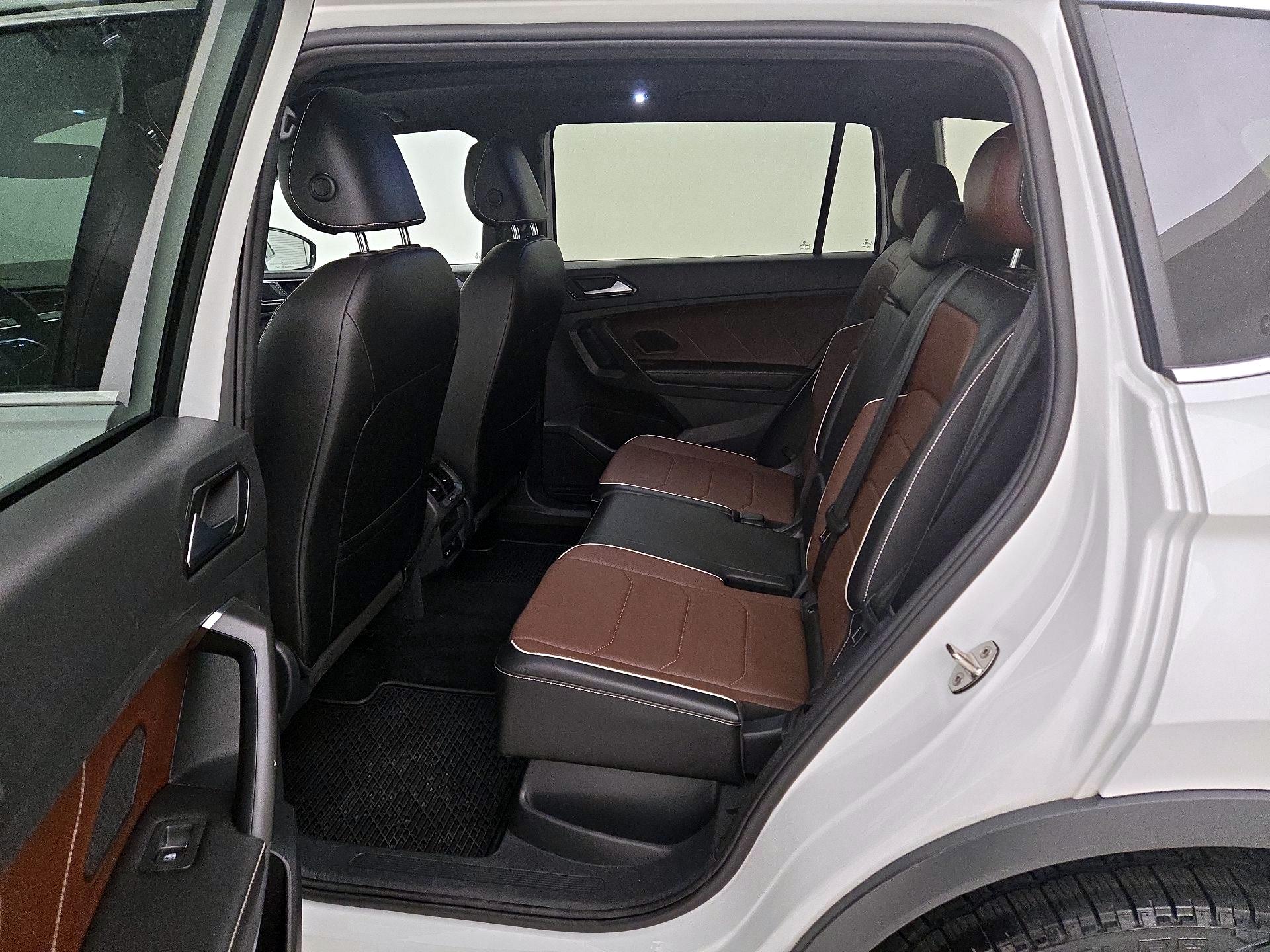 Thumbnail: 2022 Volkswagen Tiguan - 18