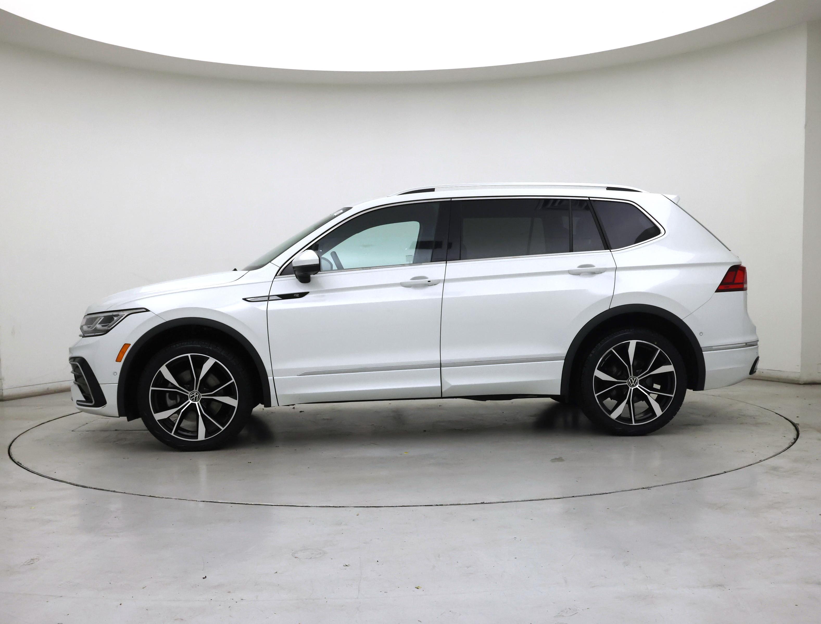 Thumbnail: 2022 Volkswagen Tiguan - 3