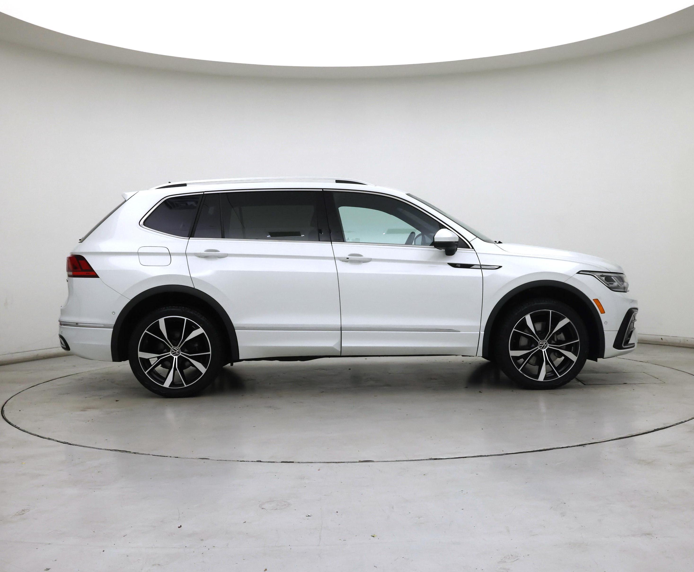 Thumbnail: 2022 Volkswagen Tiguan - 7