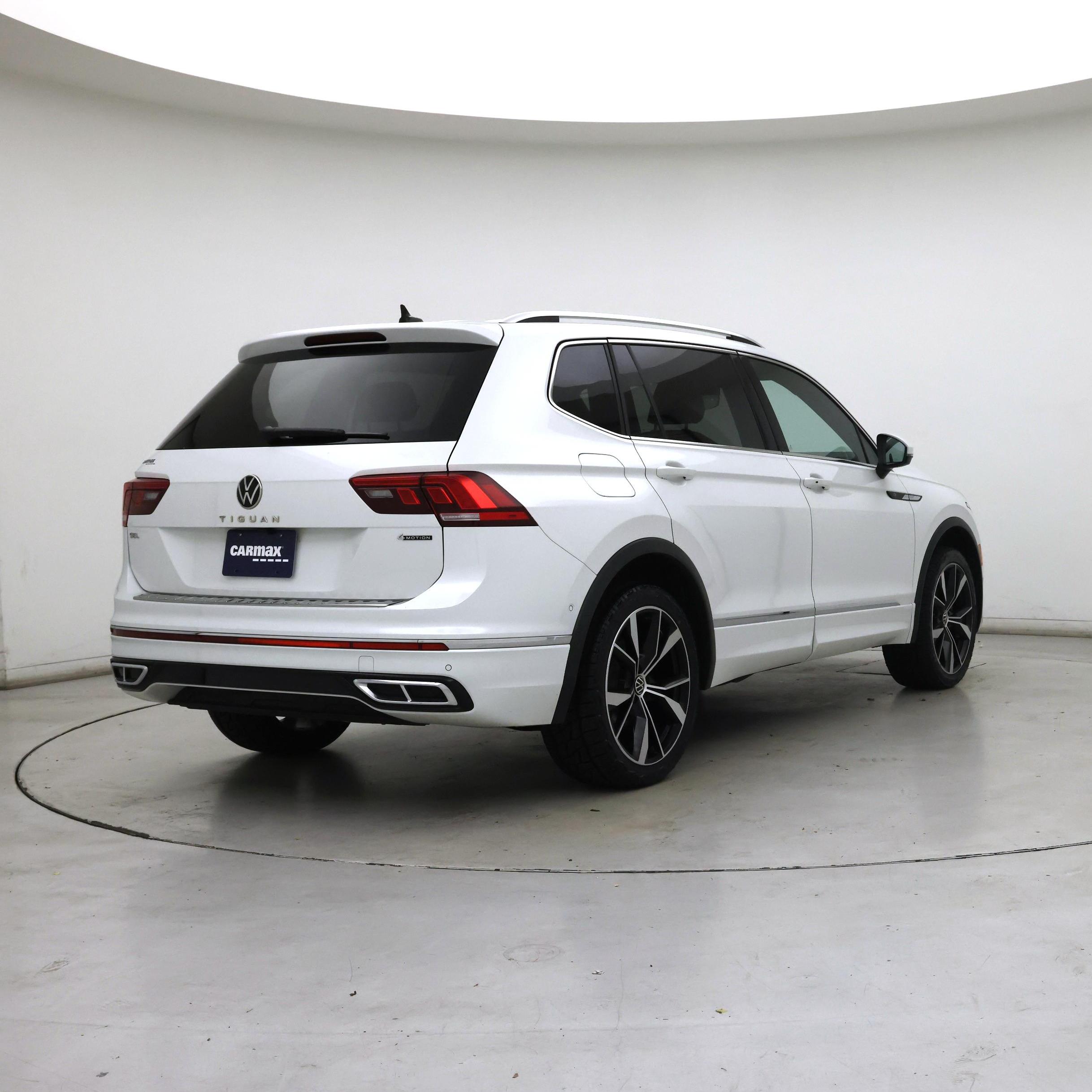 Thumbnail: 2022 Volkswagen Tiguan - 8