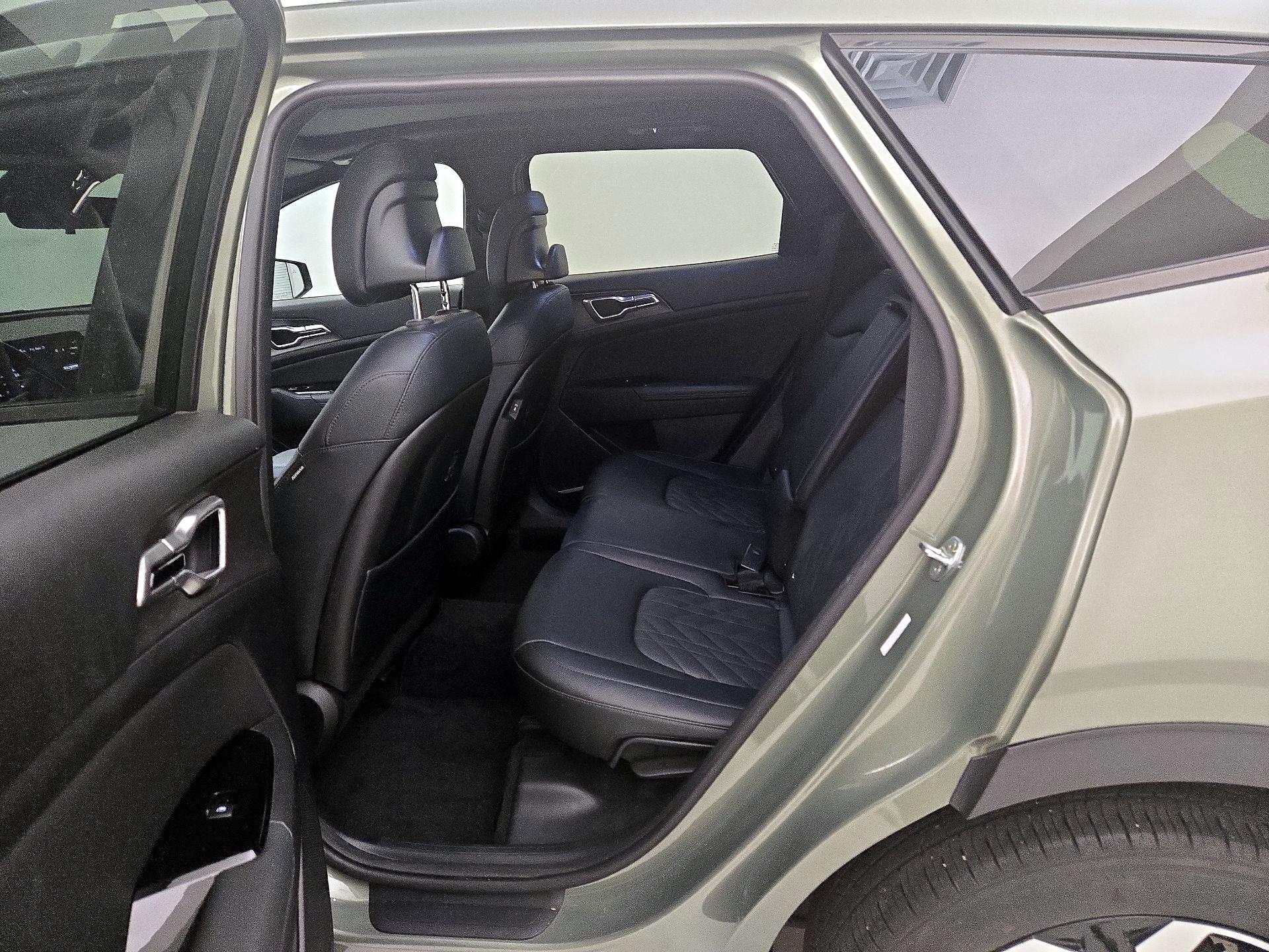 Thumbnail: 2023 Kia Sportage - 19