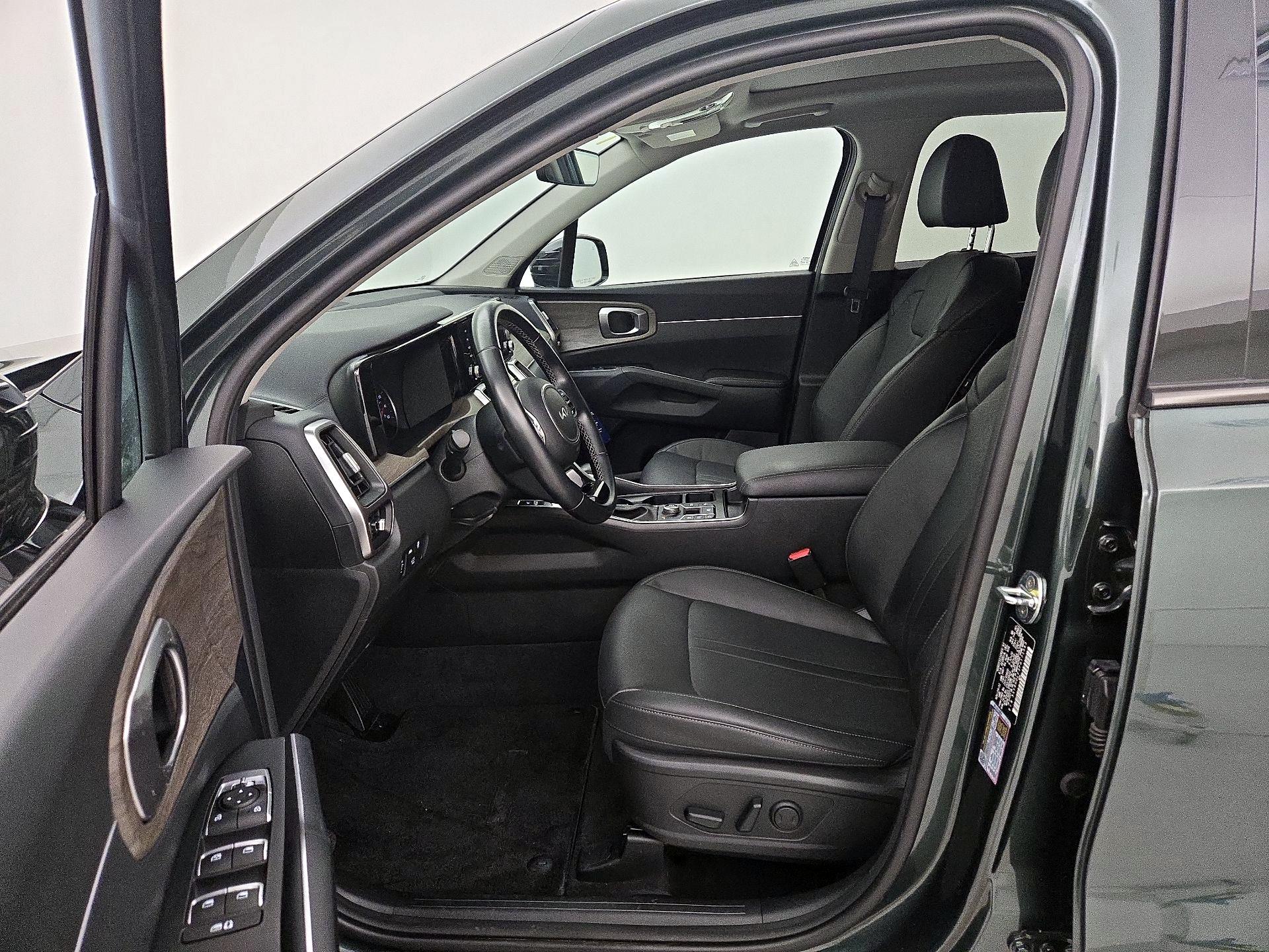 Thumbnail: 2023 Kia Sorento - 11