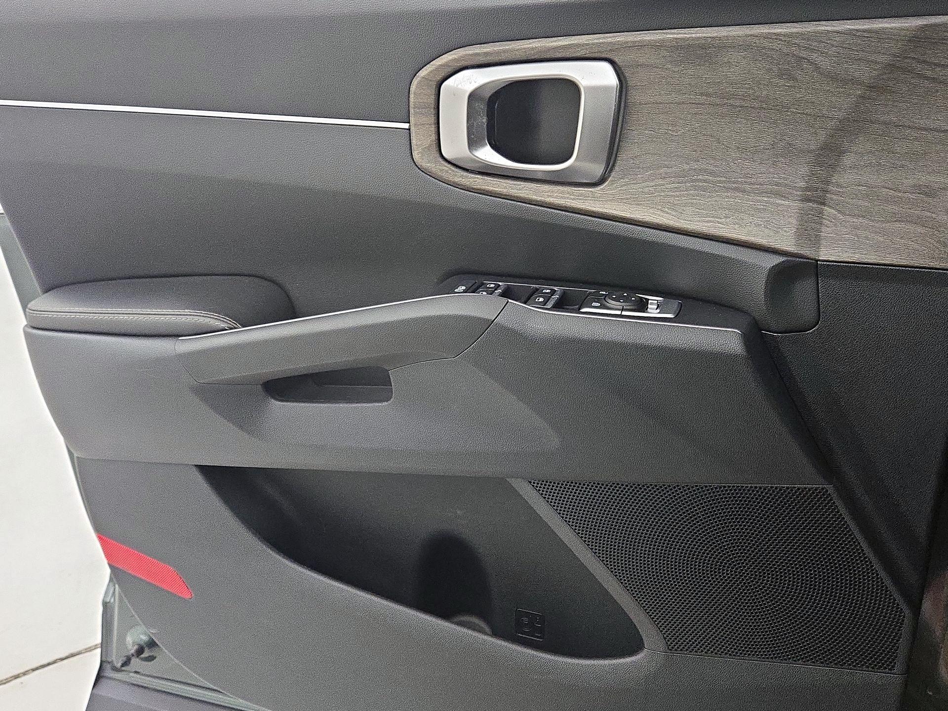 Thumbnail: 2023 Kia Sorento - 12