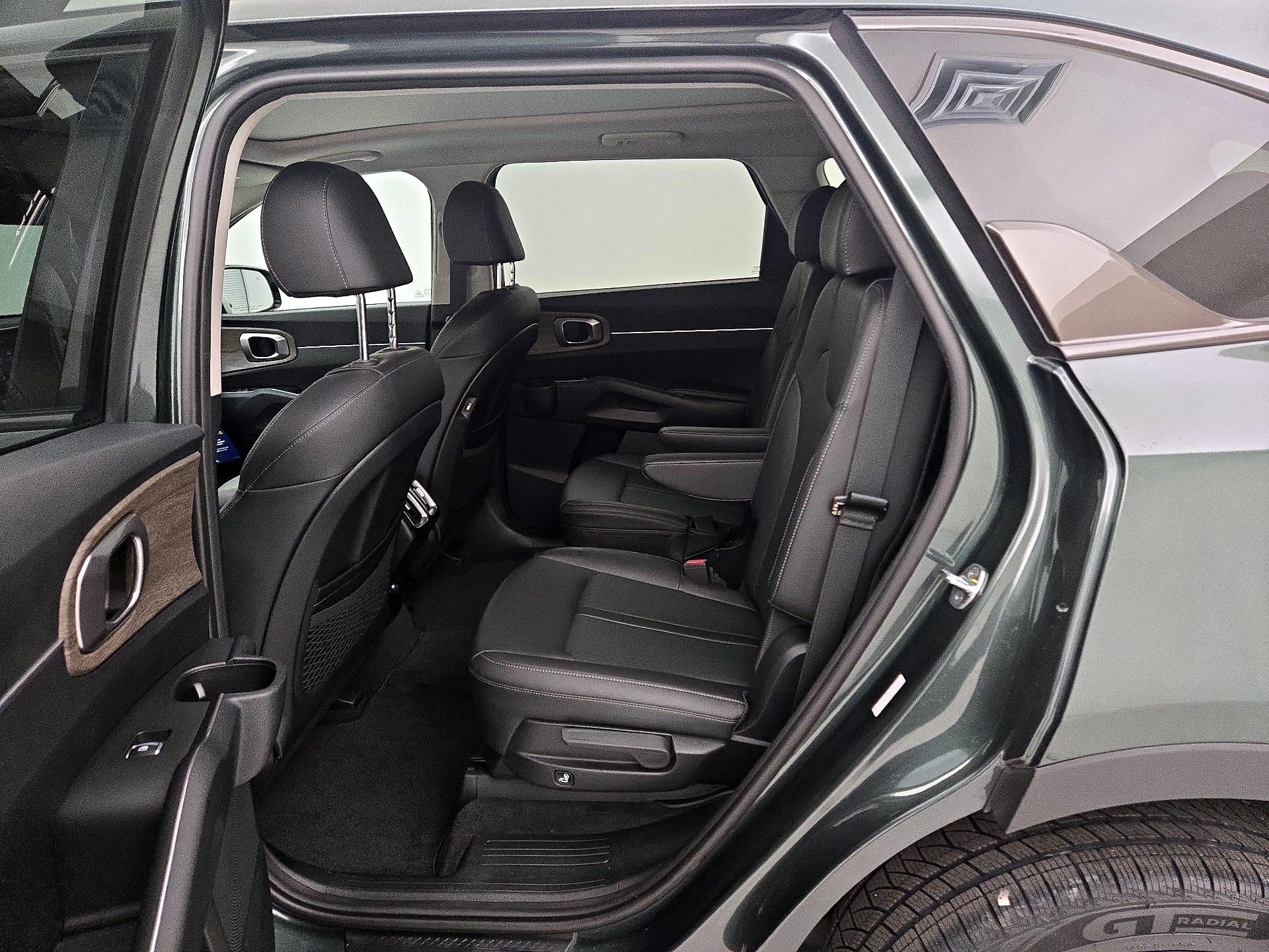 Thumbnail: 2023 Kia Sorento - 20