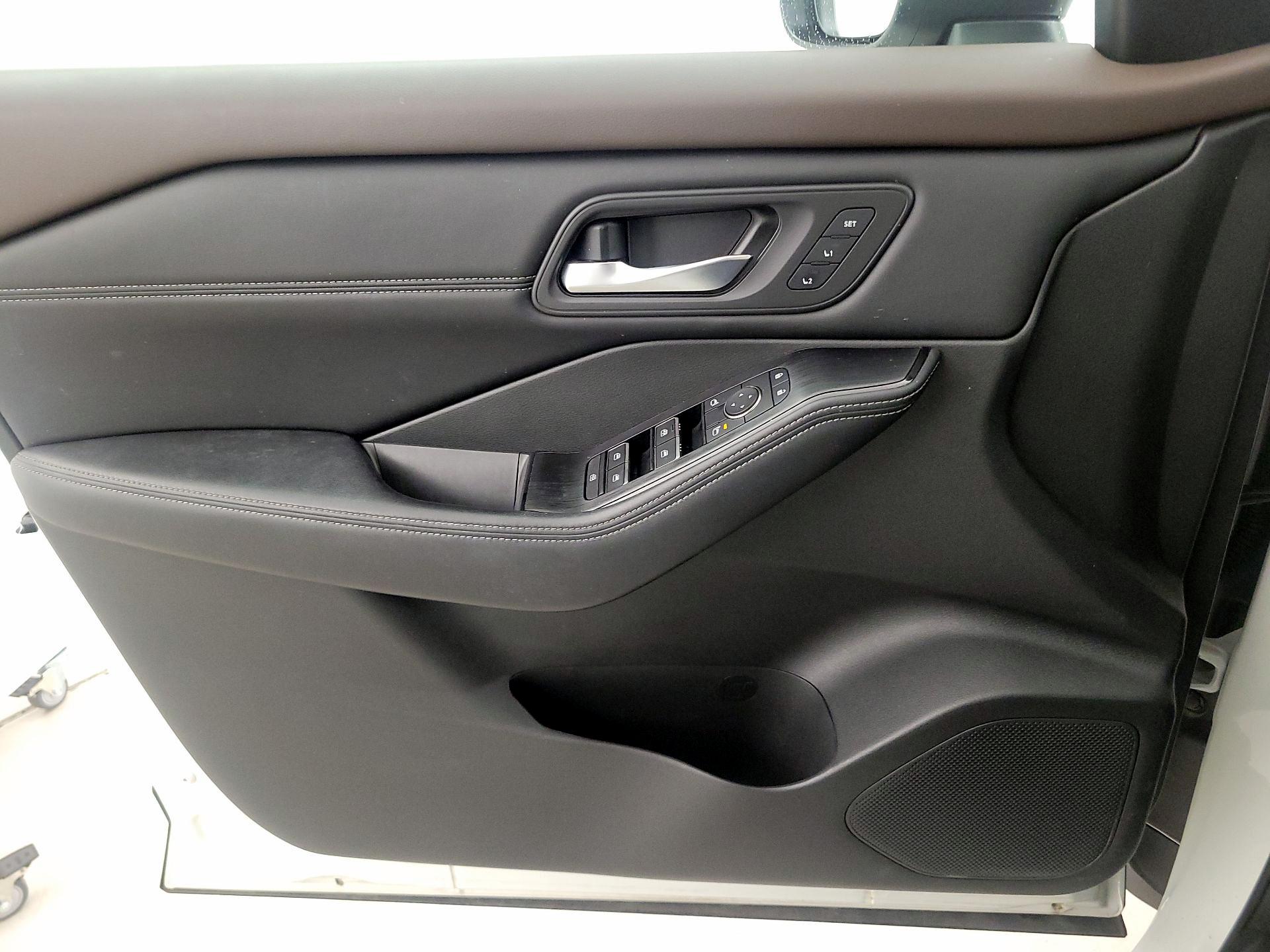 Thumbnail: 2023 Nissan Rogue - 12