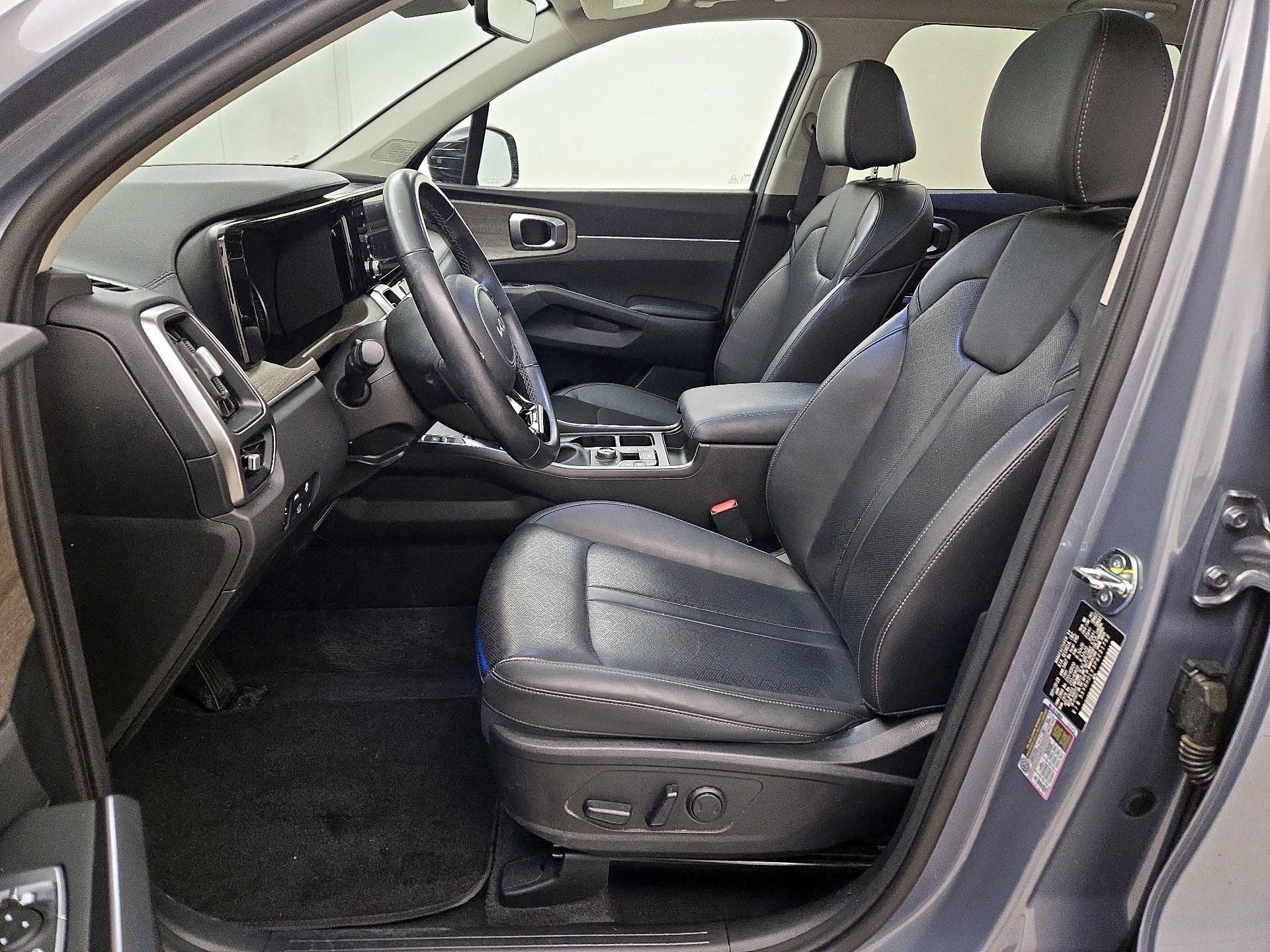 Thumbnail: 2023 Kia Sorento - 11