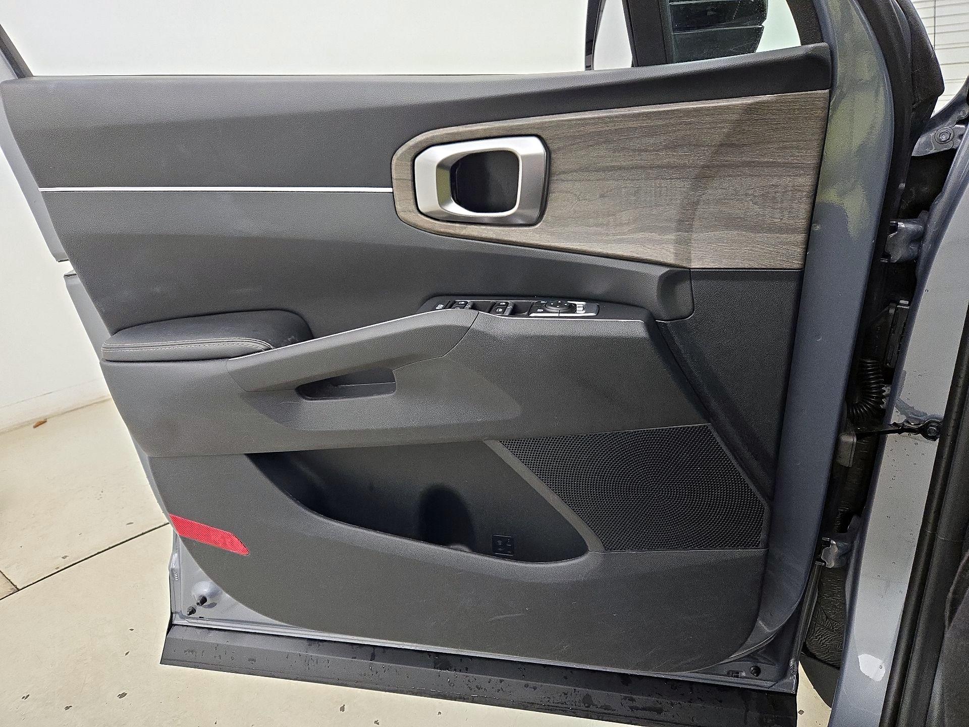 Thumbnail: 2023 Kia Sorento - 12