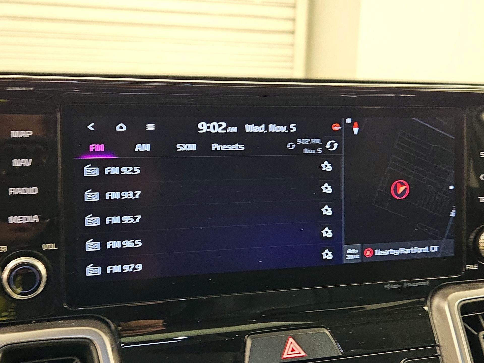 Thumbnail: 2023 Kia Sorento - 16