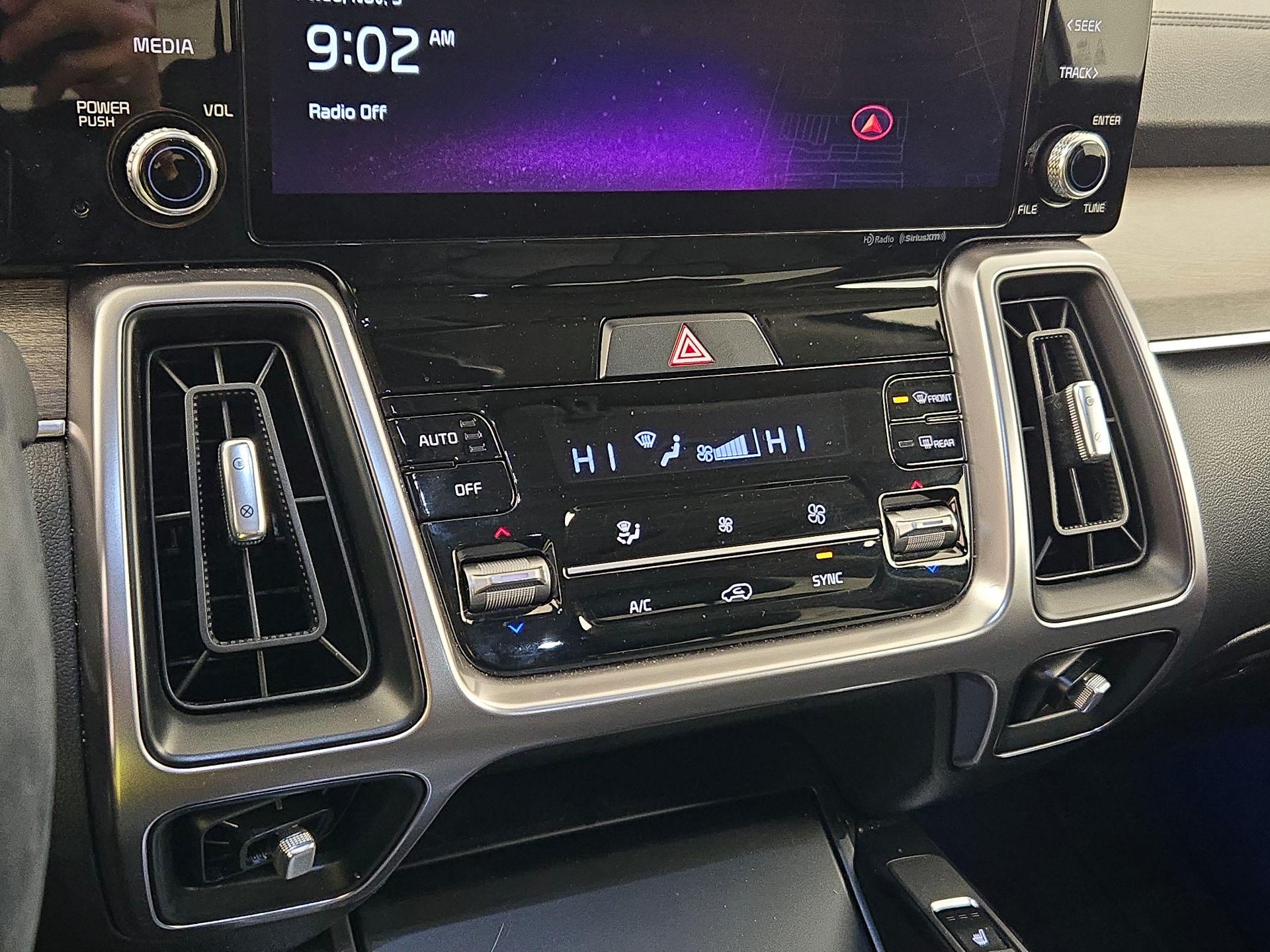 Thumbnail: 2023 Kia Sorento - 17