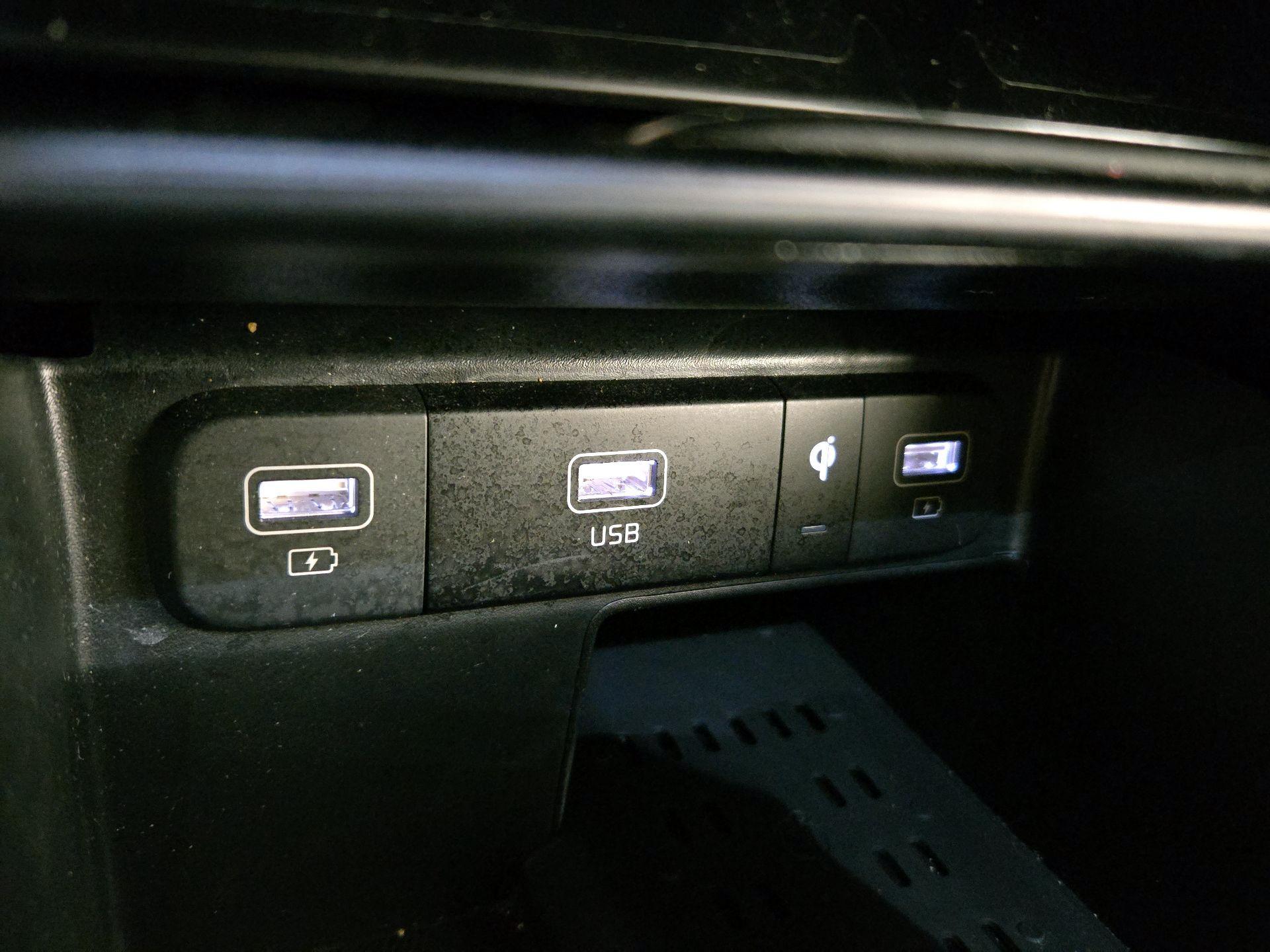 Thumbnail: 2023 Kia Sorento - 19