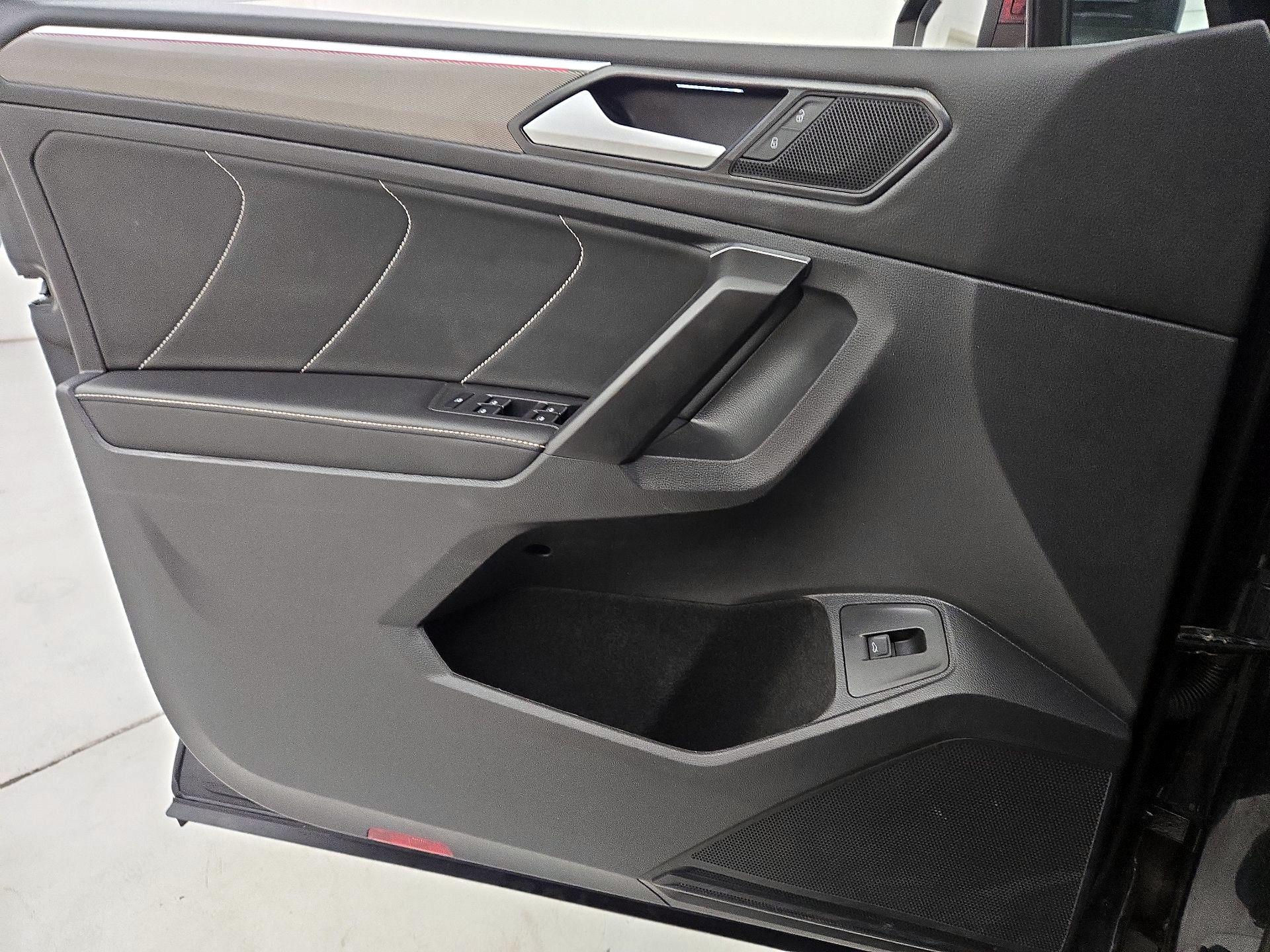 Thumbnail: 2022 Volkswagen Tiguan - 12