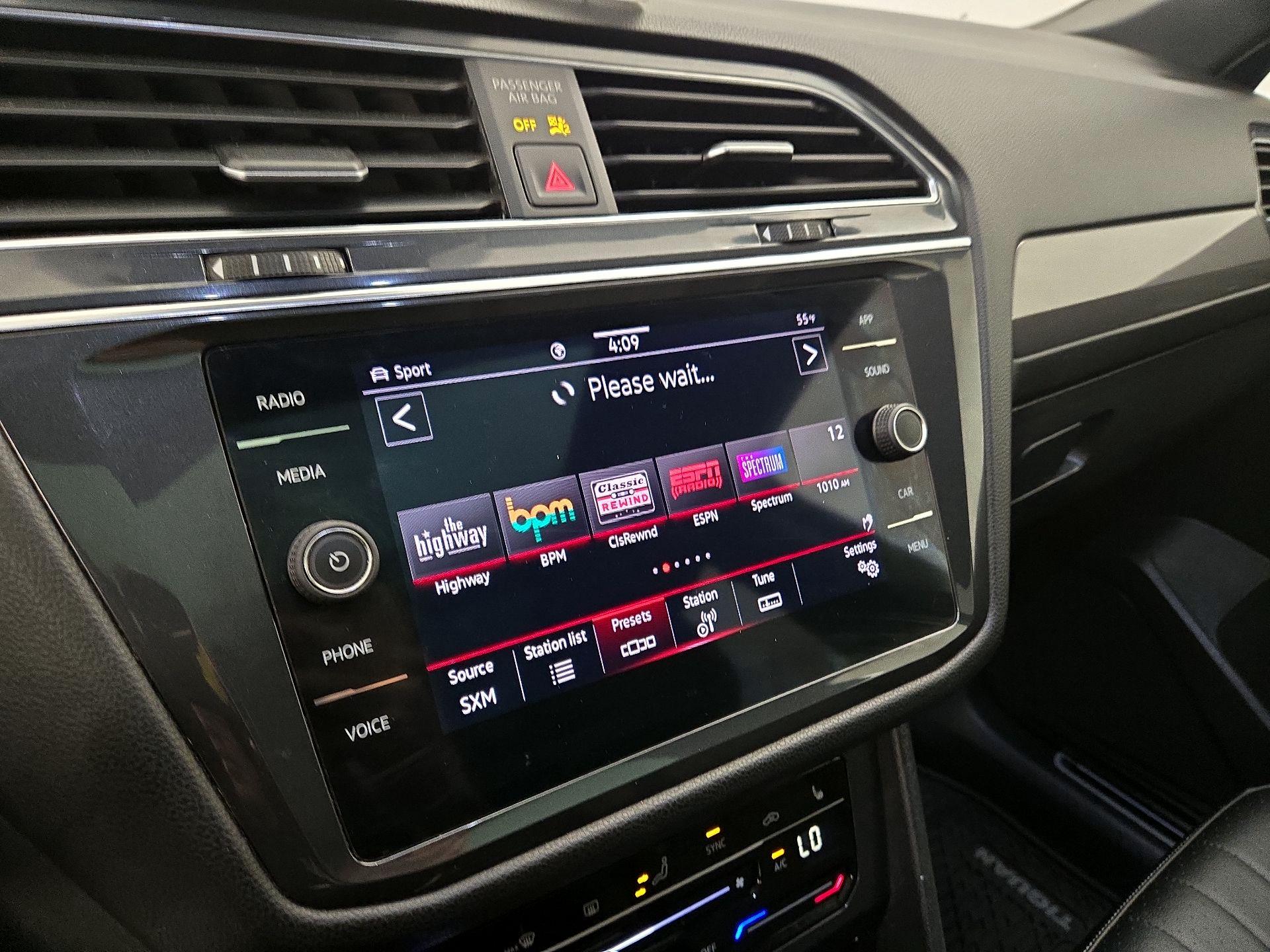 Thumbnail: 2022 Volkswagen Tiguan - 15