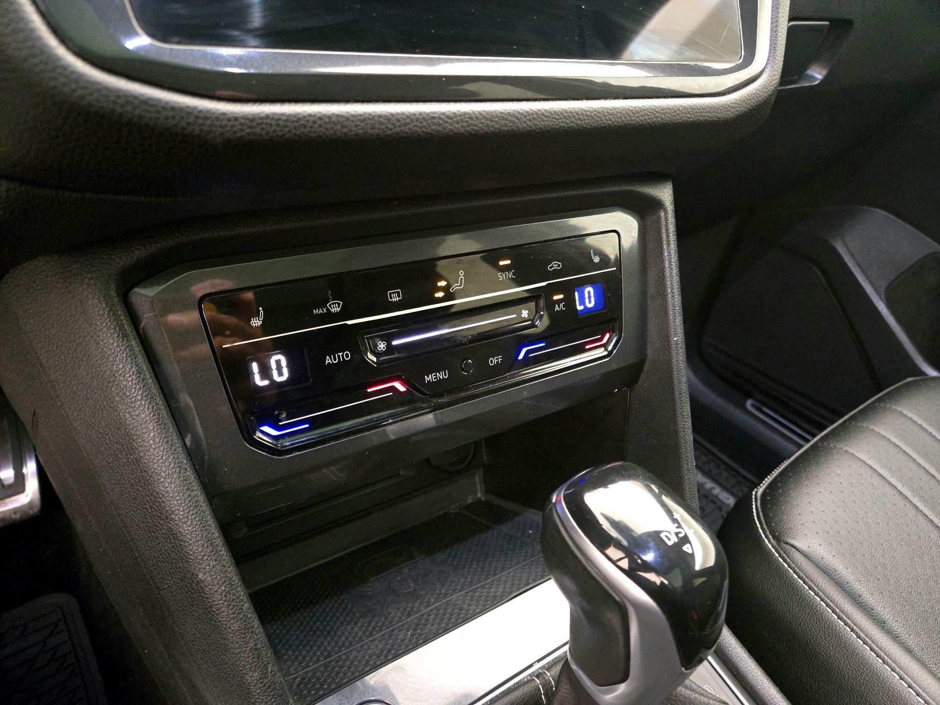 Thumbnail: 2022 Volkswagen Tiguan - 16