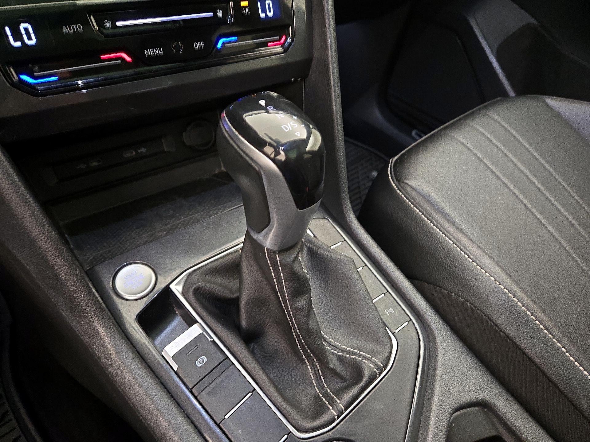 Thumbnail: 2022 Volkswagen Tiguan - 17