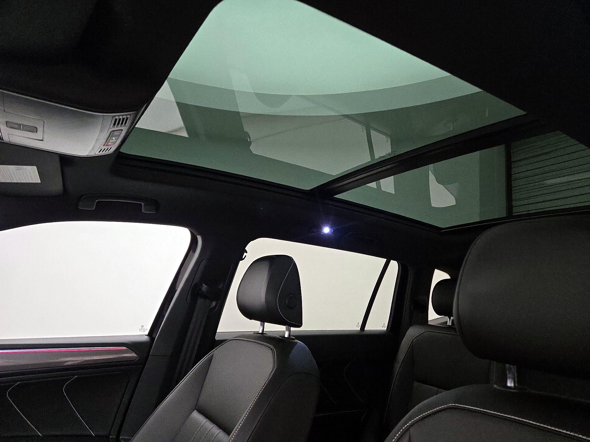 Thumbnail: 2022 Volkswagen Tiguan - 18