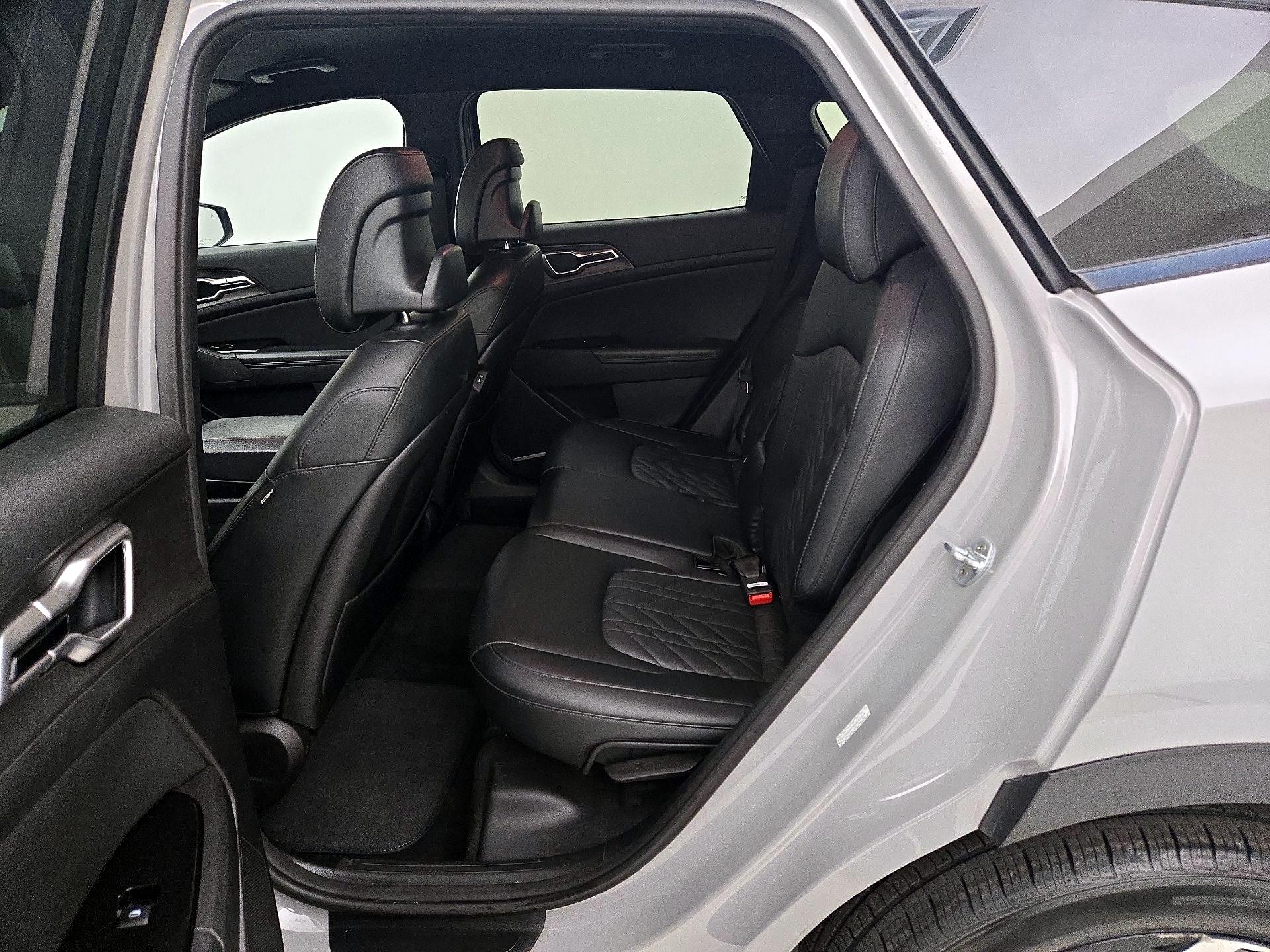 Thumbnail: 2023 Kia Sportage - 18