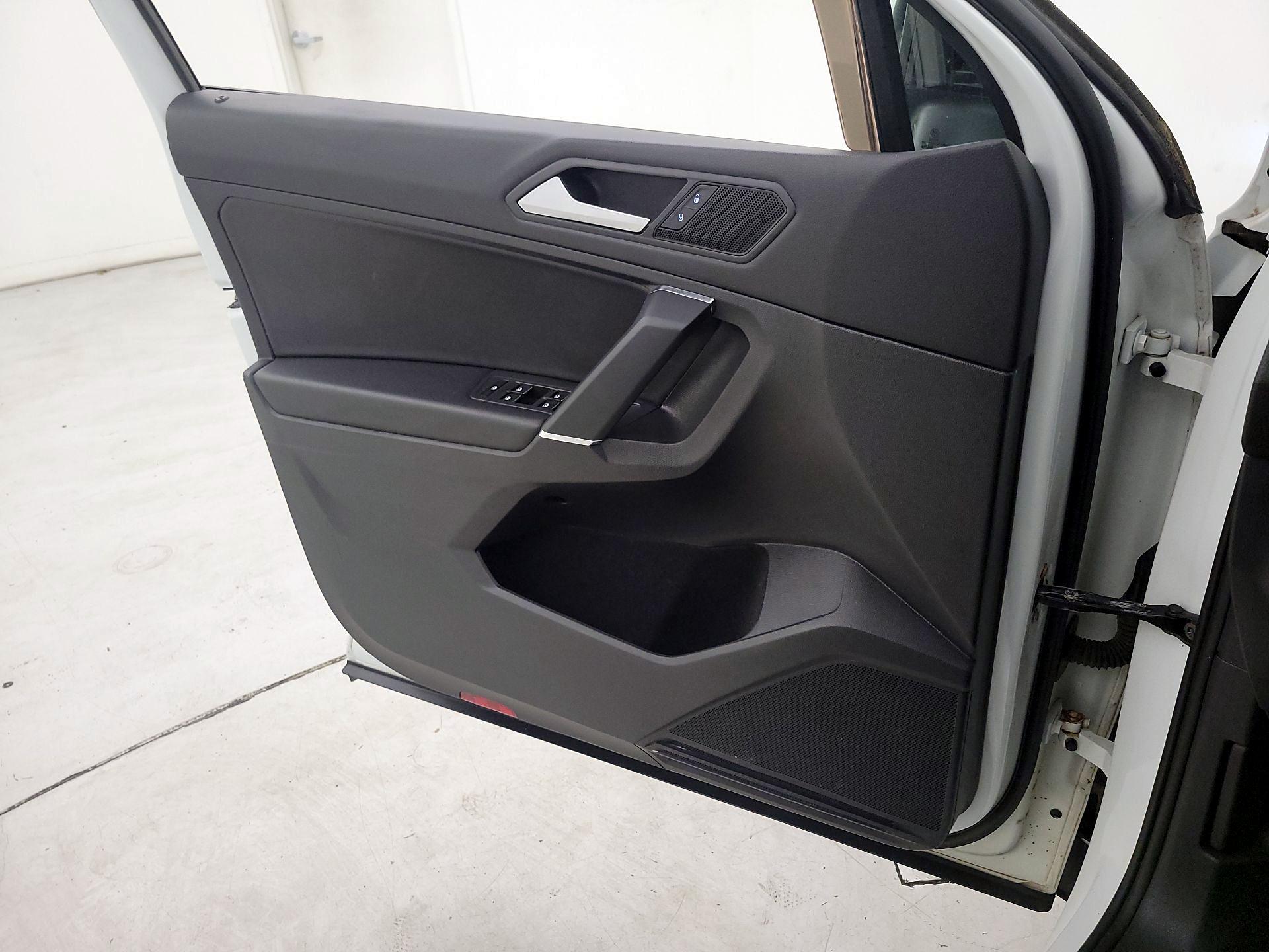 Thumbnail: 2020 Volkswagen Tiguan - 12