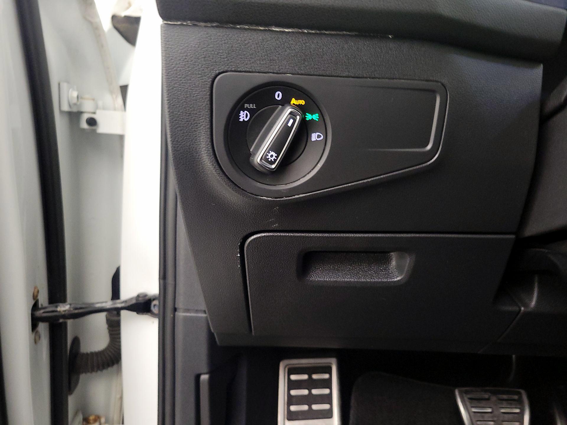 Thumbnail: 2020 Volkswagen Tiguan - 13