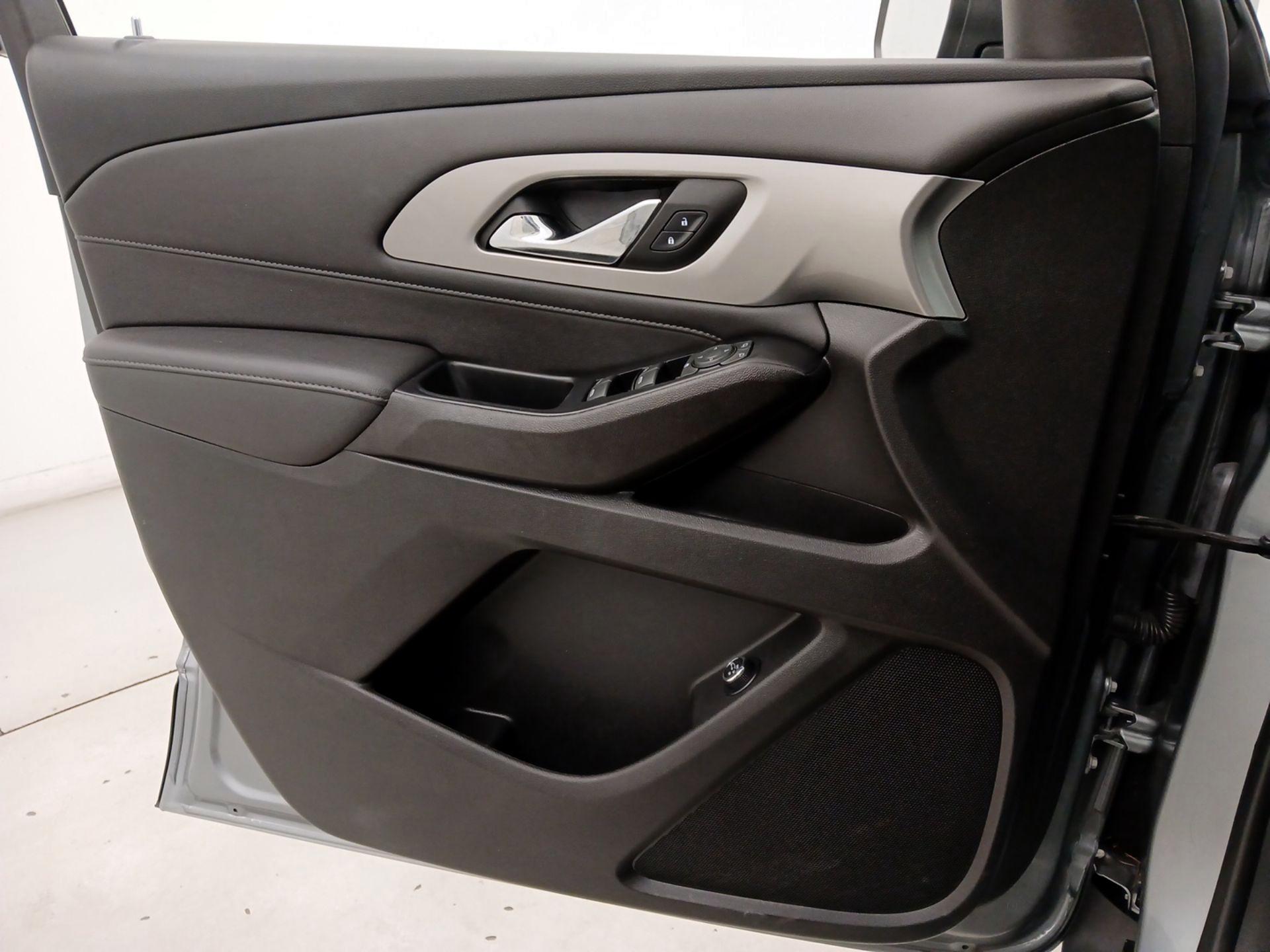 Thumbnail: 2023 Chevrolet Traverse - 12