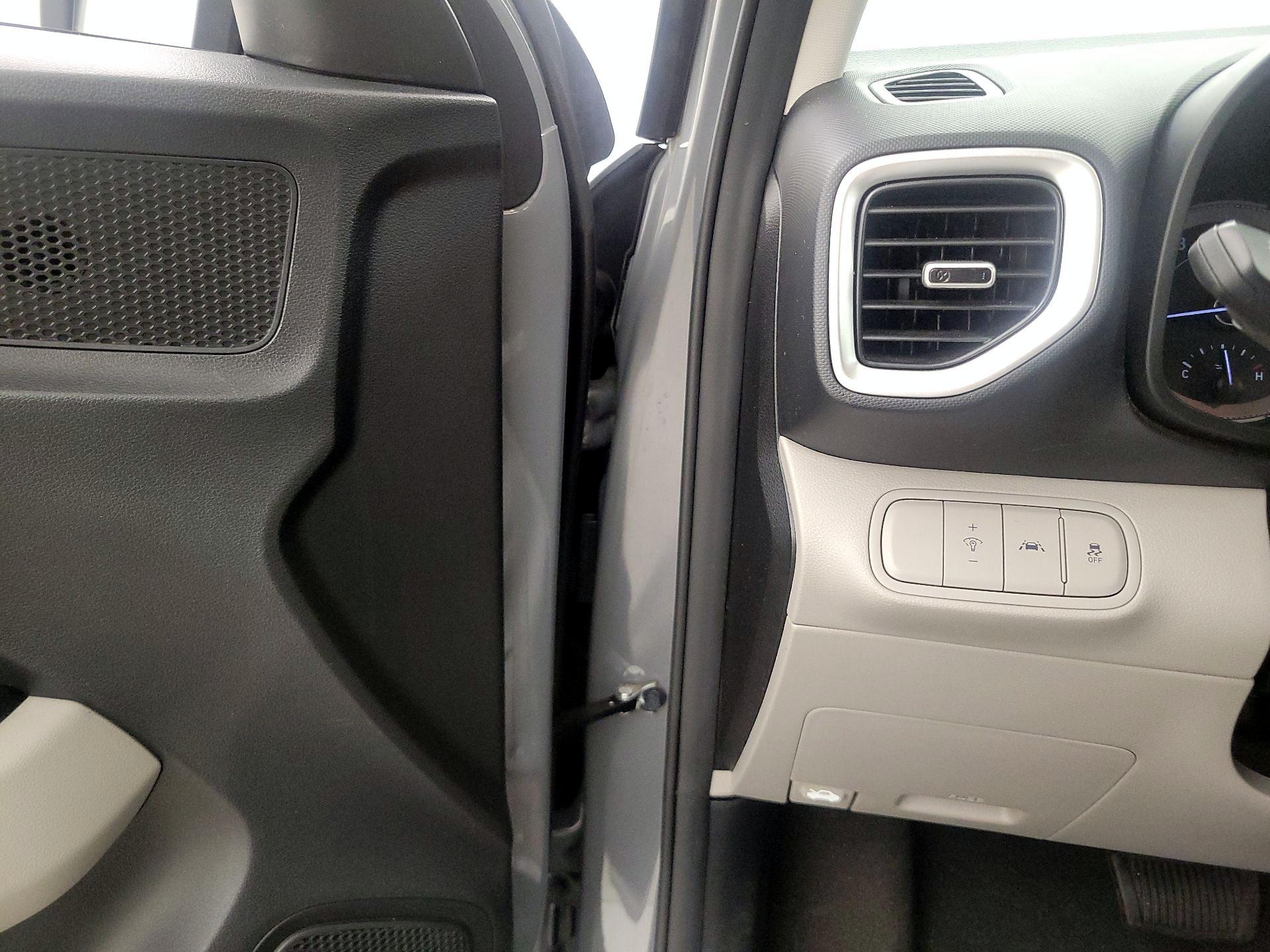 Thumbnail: 2022 Hyundai Venue - 13