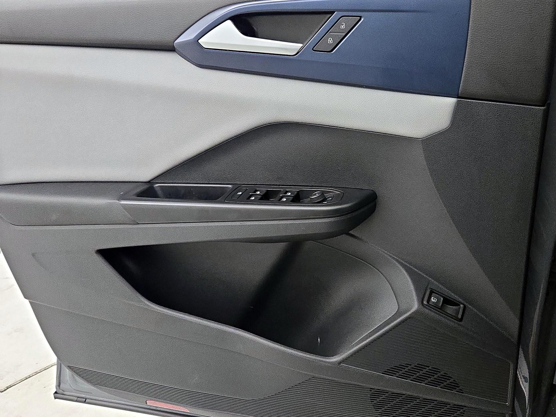 Thumbnail: 2023 Volkswagen Taos - 12