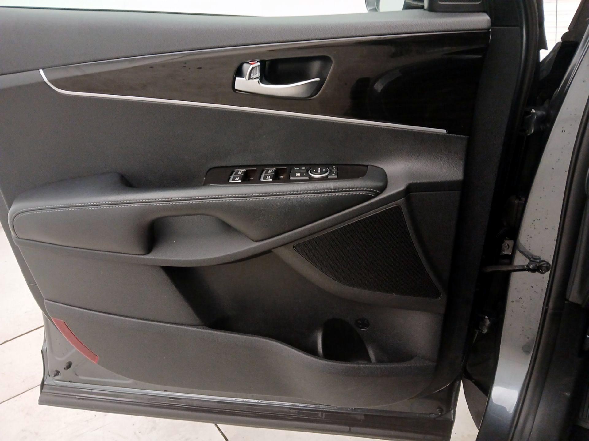 Thumbnail: 2020 Kia Sorento - 12