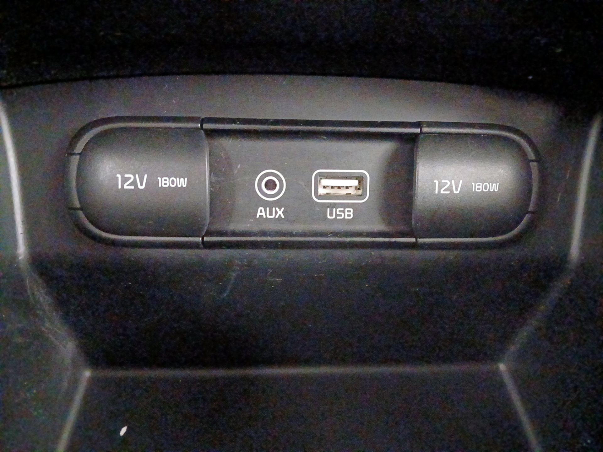 Thumbnail: 2020 Kia Sorento - 18