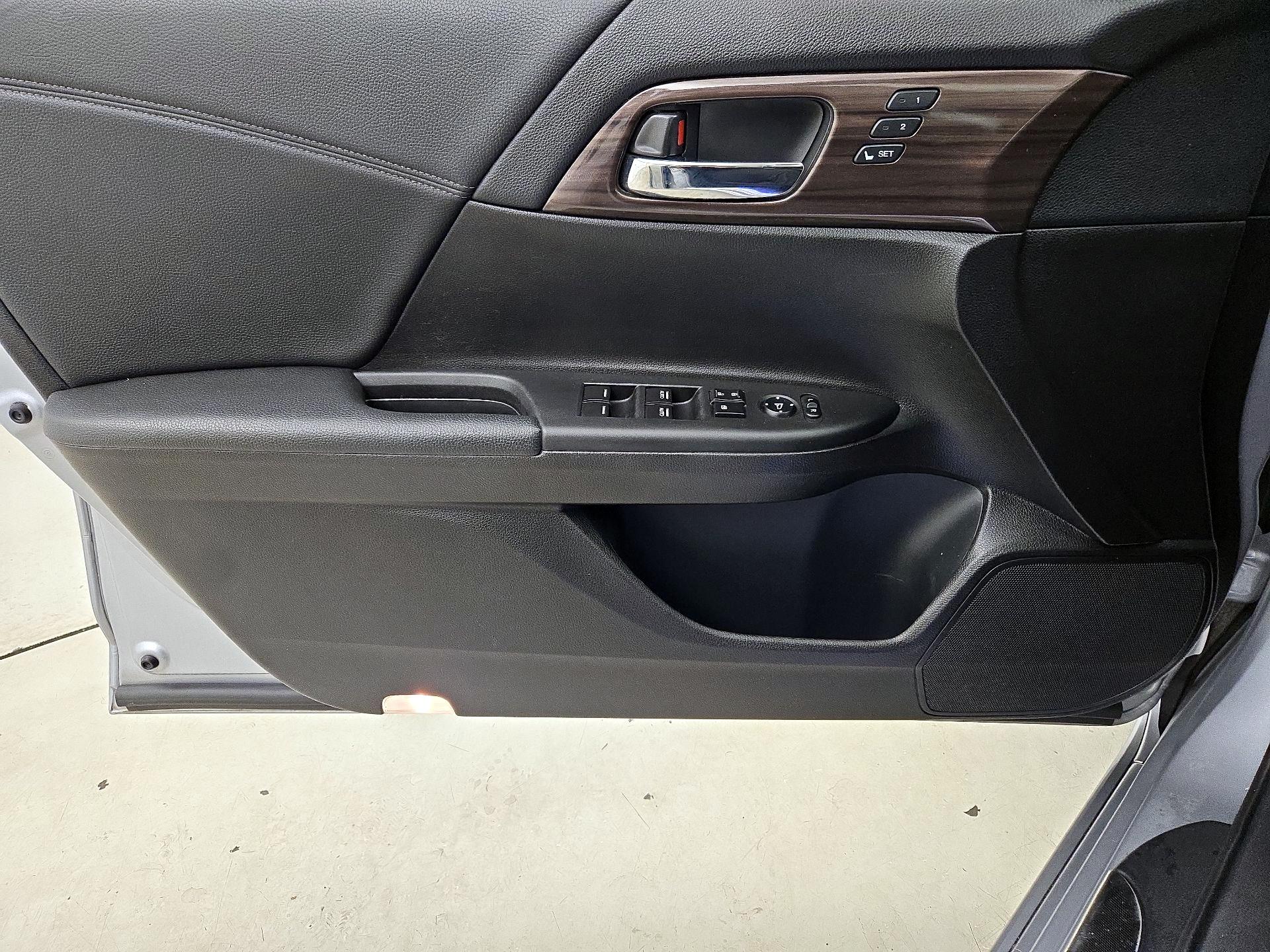 Thumbnail: 2017 Honda Accord - 12