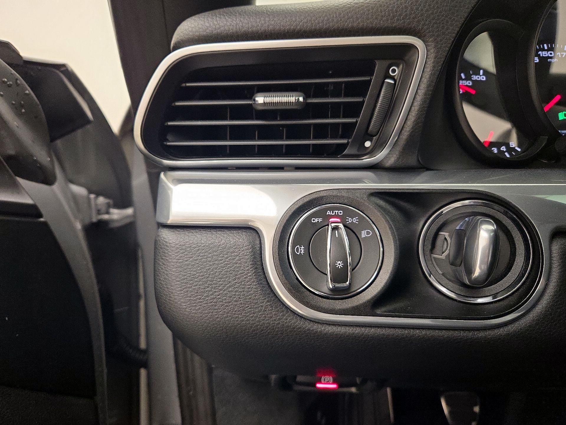 Thumbnail: 2017 Porsche 911 - 13