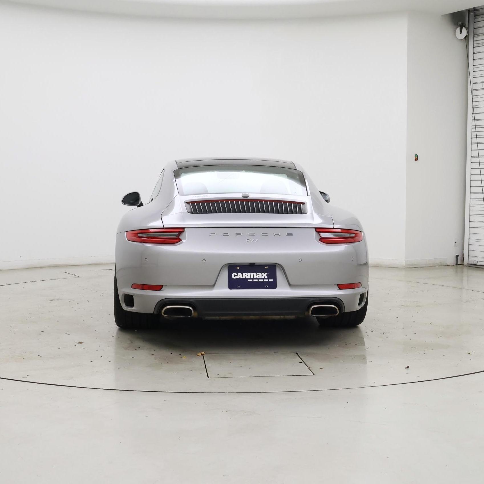 Thumbnail: 2017 Porsche 911 - 6