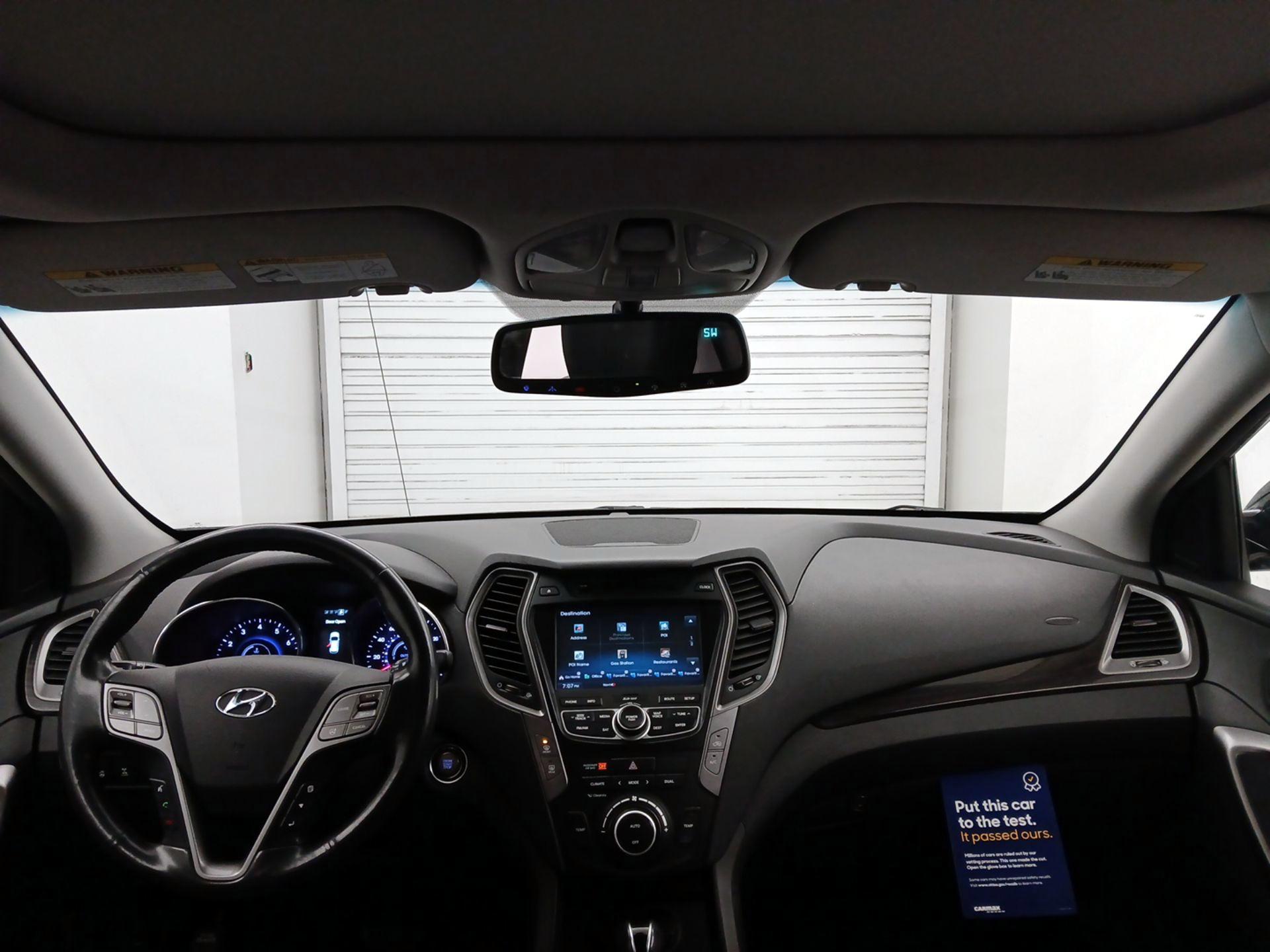 Thumbnail: 2015 Hyundai Santa Fe - 9